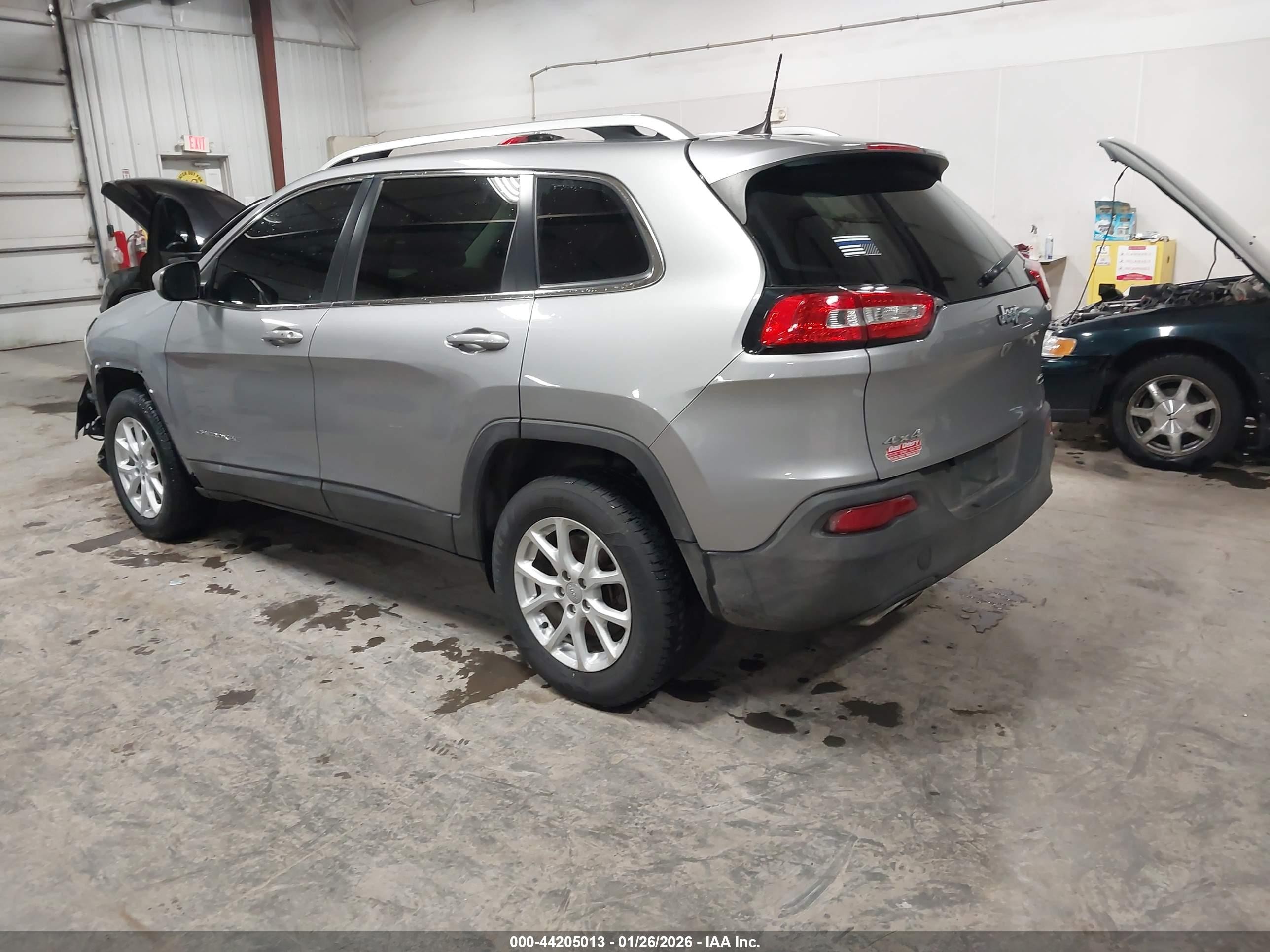 2016 Jeep Cherokee Latitude Gray vin: 1C4PJMCS2GW256146