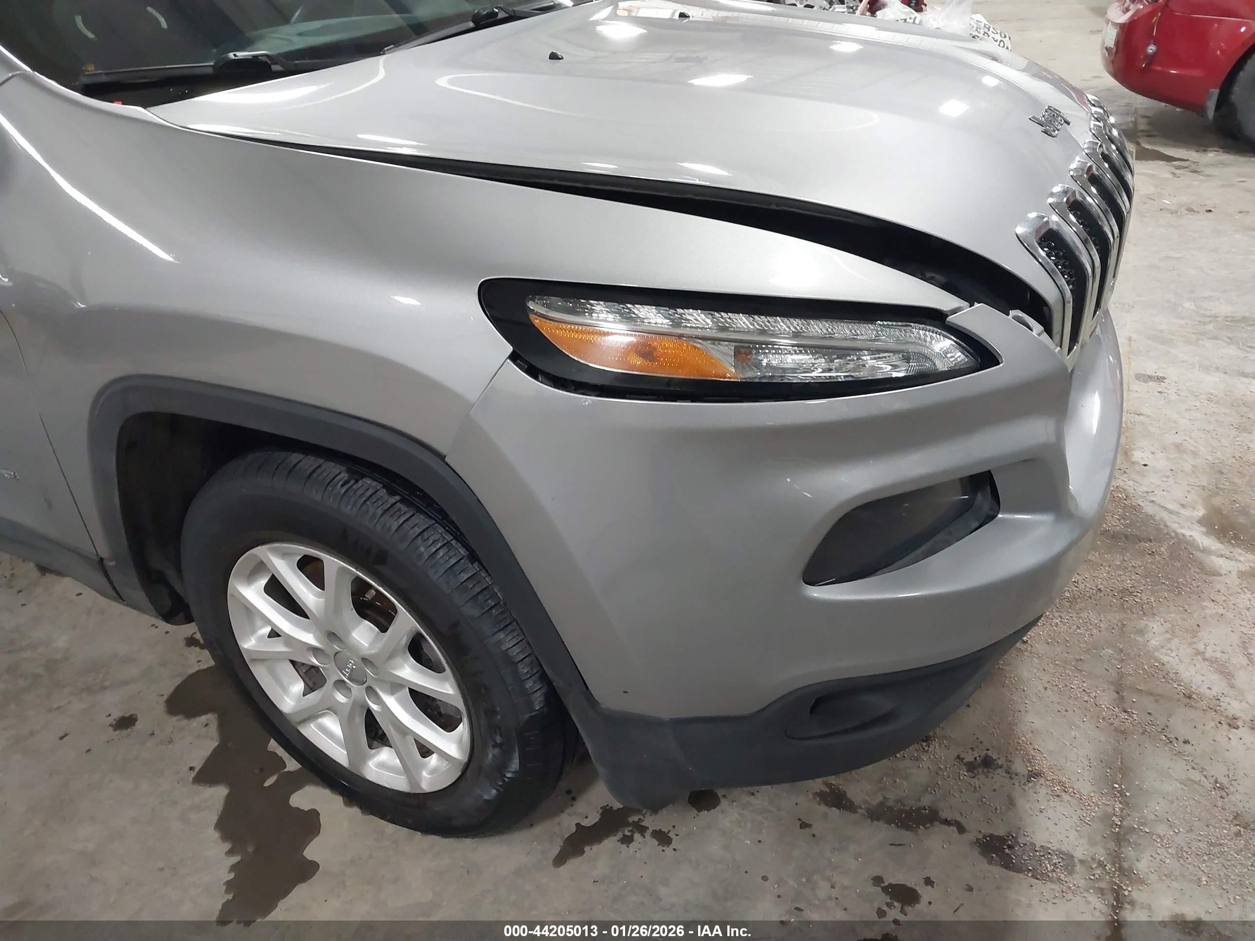 2016 Jeep Cherokee Latitude Gray vin: 1C4PJMCS2GW256146