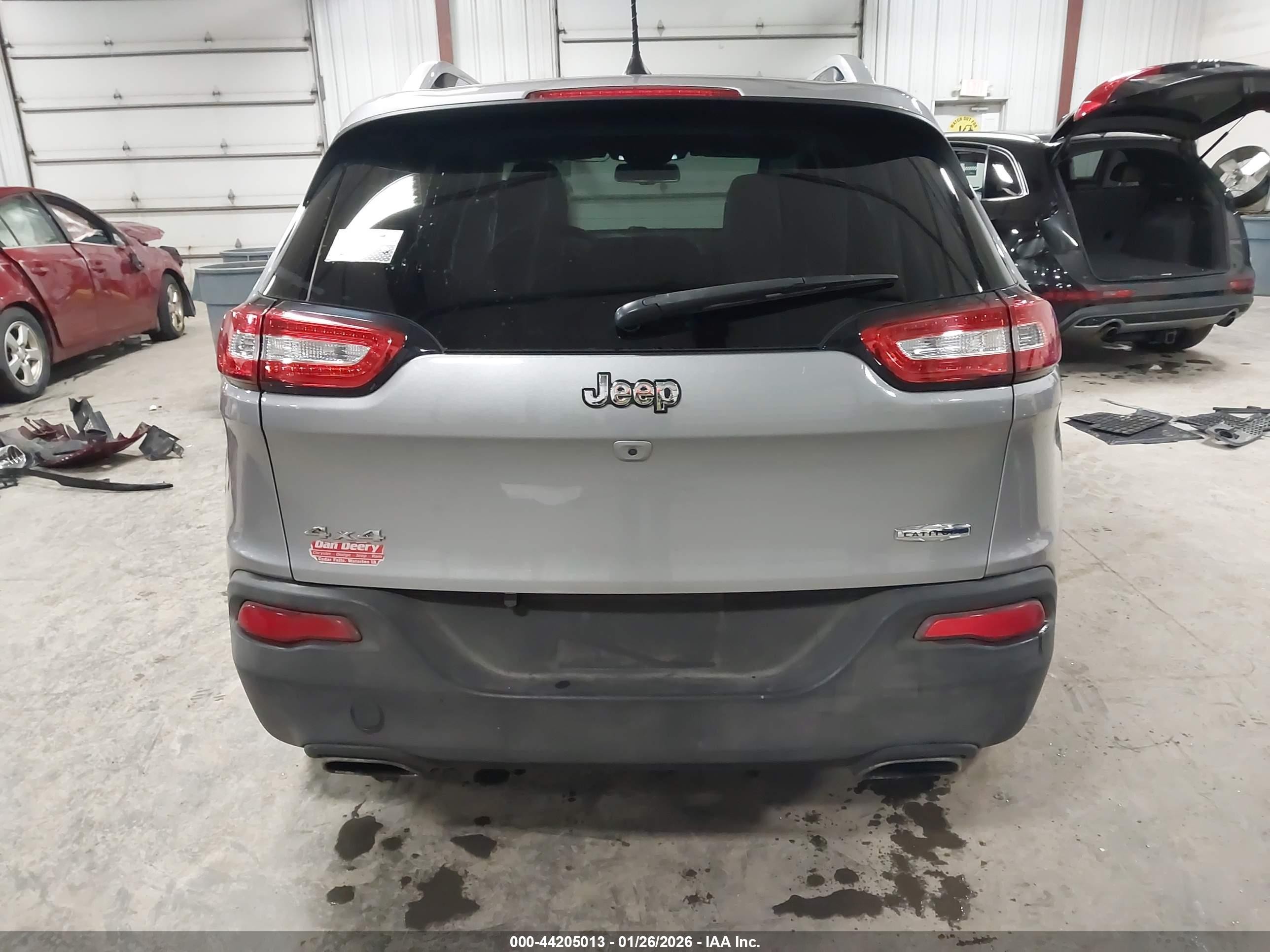 2016 Jeep Cherokee Latitude Gray vin: 1C4PJMCS2GW256146