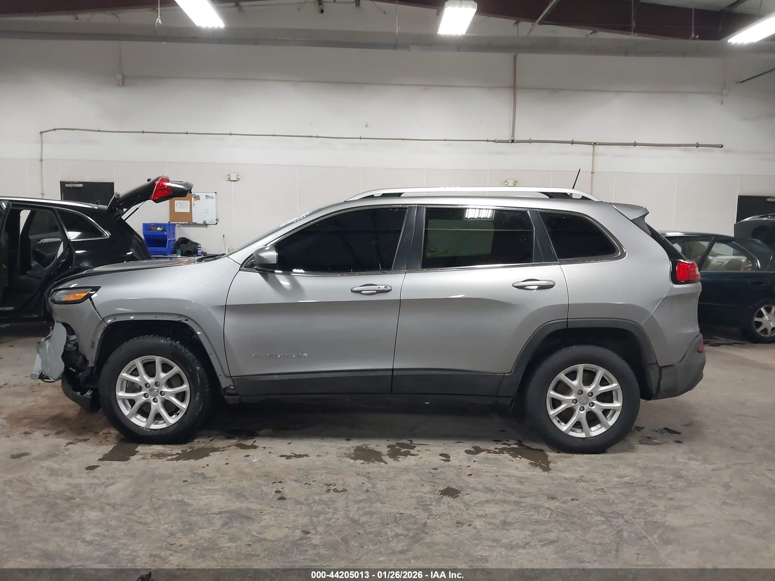 2016 Jeep Cherokee Latitude Gray vin: 1C4PJMCS2GW256146