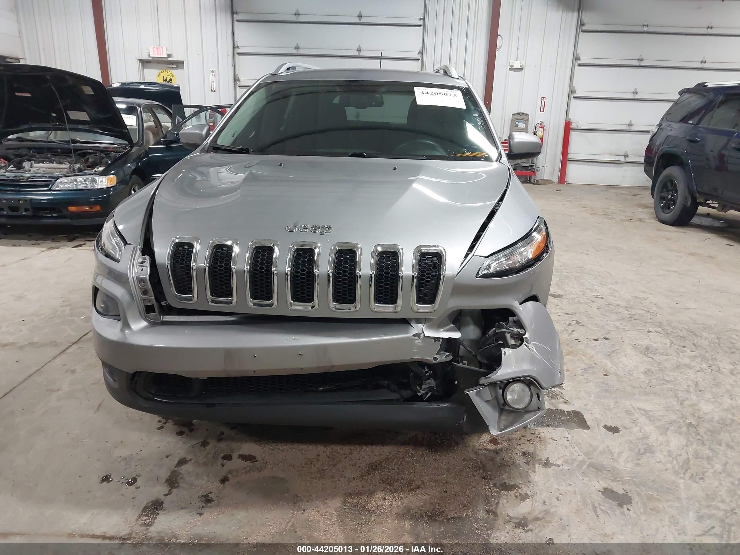 2016 Jeep Cherokee Latitude Gray vin: 1C4PJMCS2GW256146