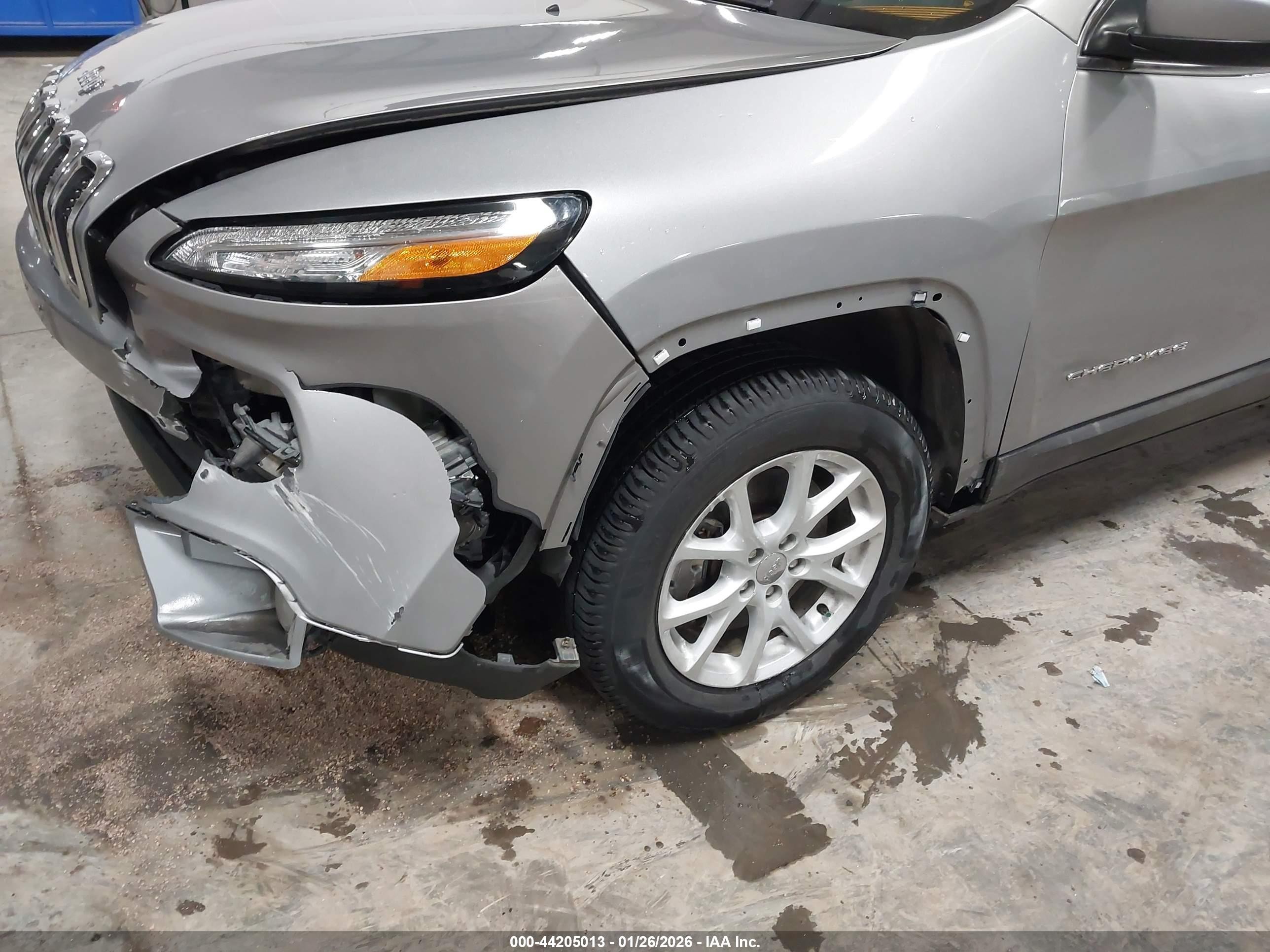 2016 Jeep Cherokee Latitude Gray vin: 1C4PJMCS2GW256146