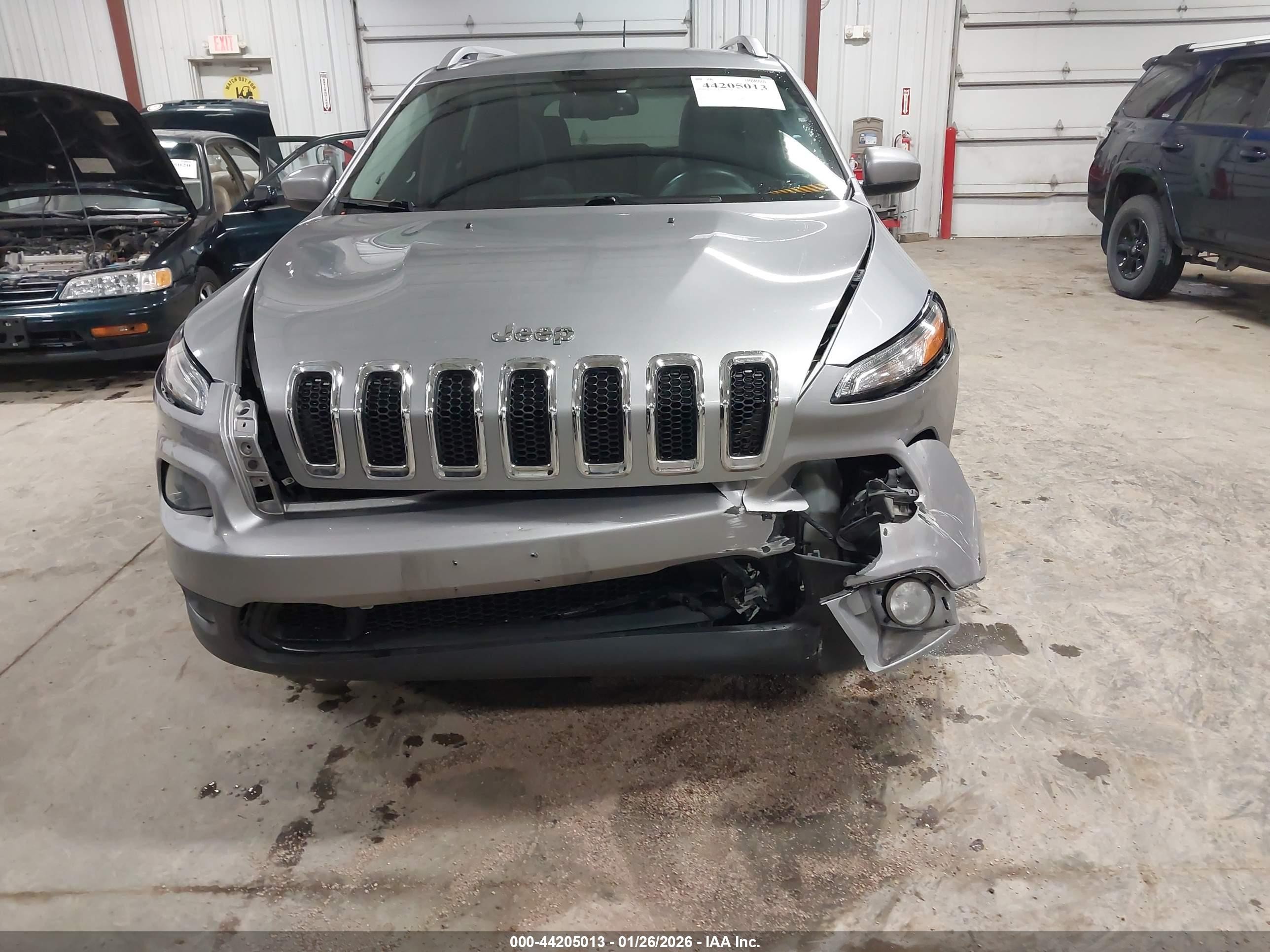 2016 Jeep Cherokee Latitude Gray vin: 1C4PJMCS2GW256146