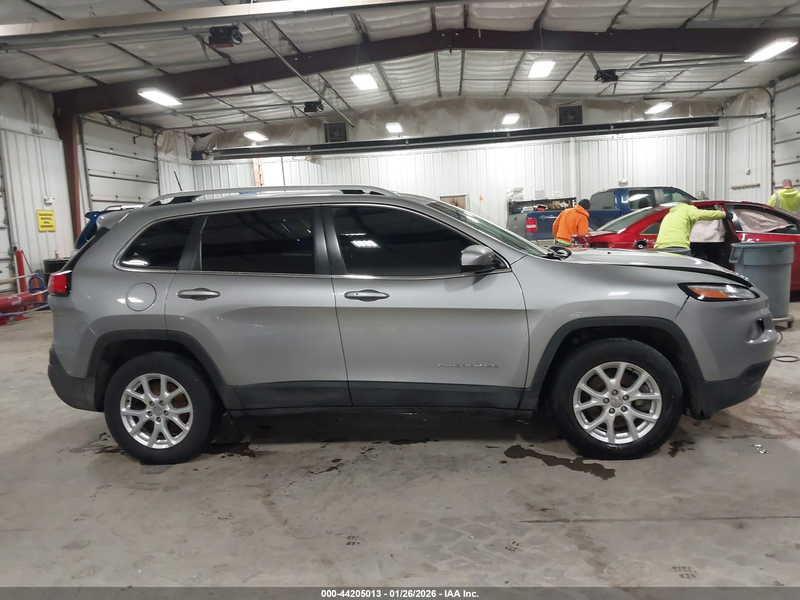 2016 Jeep Cherokee Latitude Gray vin: 1C4PJMCS2GW256146