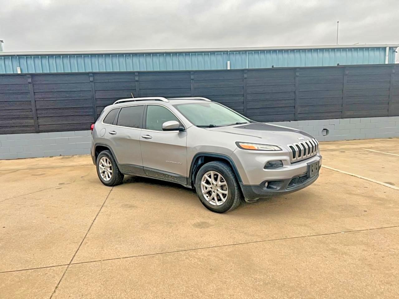 2014 Jeep Cherokee Latitude Gray vin: 1C4PJMCS3EW108049