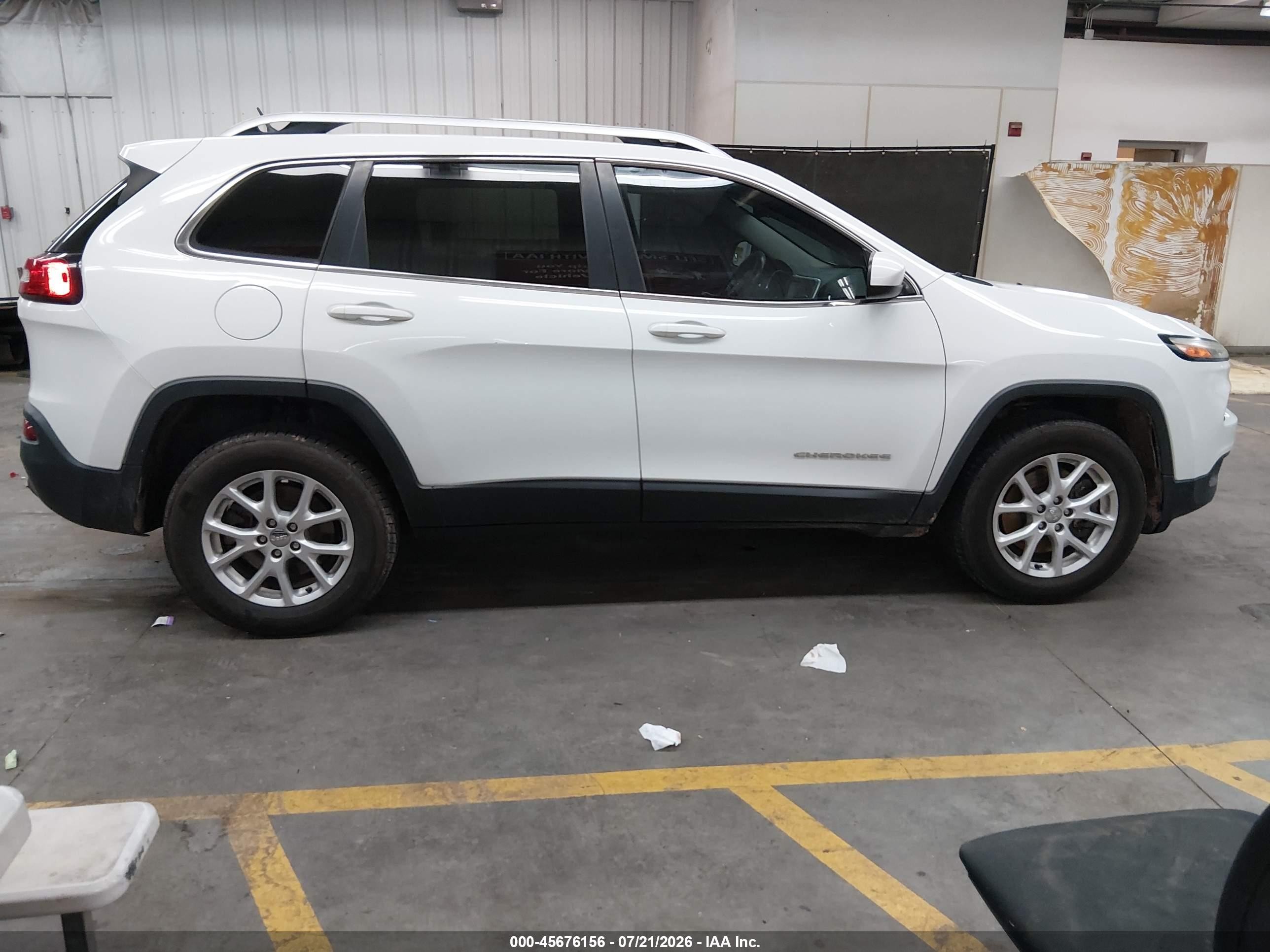 2014 Jeep Cherokee Latitude White vin: 1C4PJMCS3EW128706