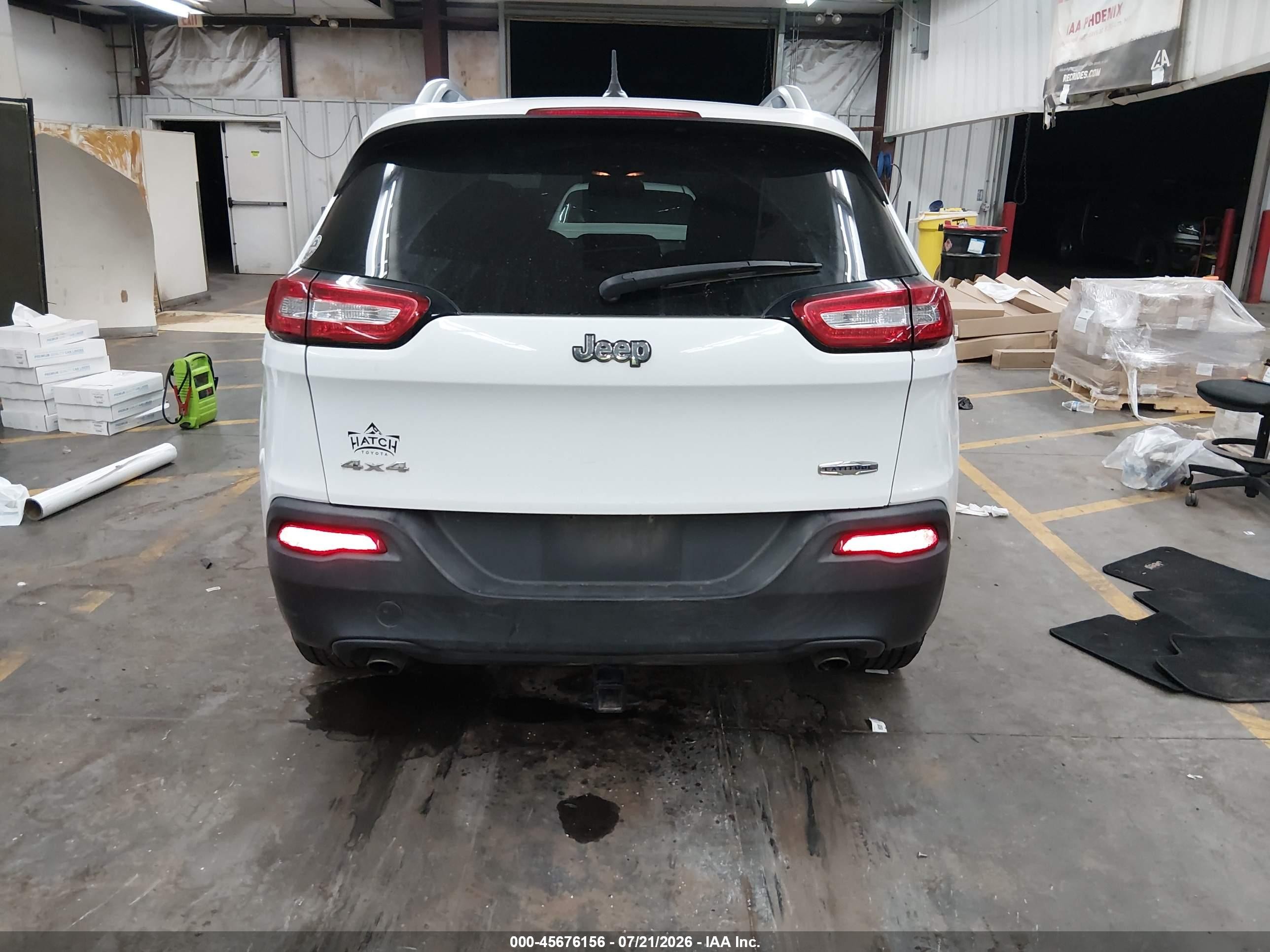 2014 Jeep Cherokee Latitude White vin: 1C4PJMCS3EW128706