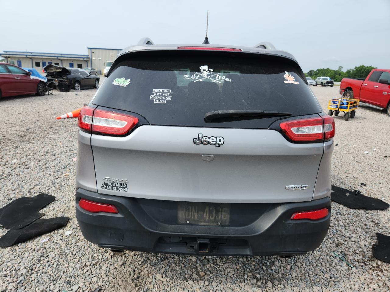 2014 Jeep Cherokee Latitude Silver vin: 1C4PJMCS3EW184144