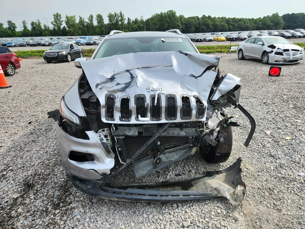 2014 Jeep Cherokee Latitude Silver vin: 1C4PJMCS3EW184144