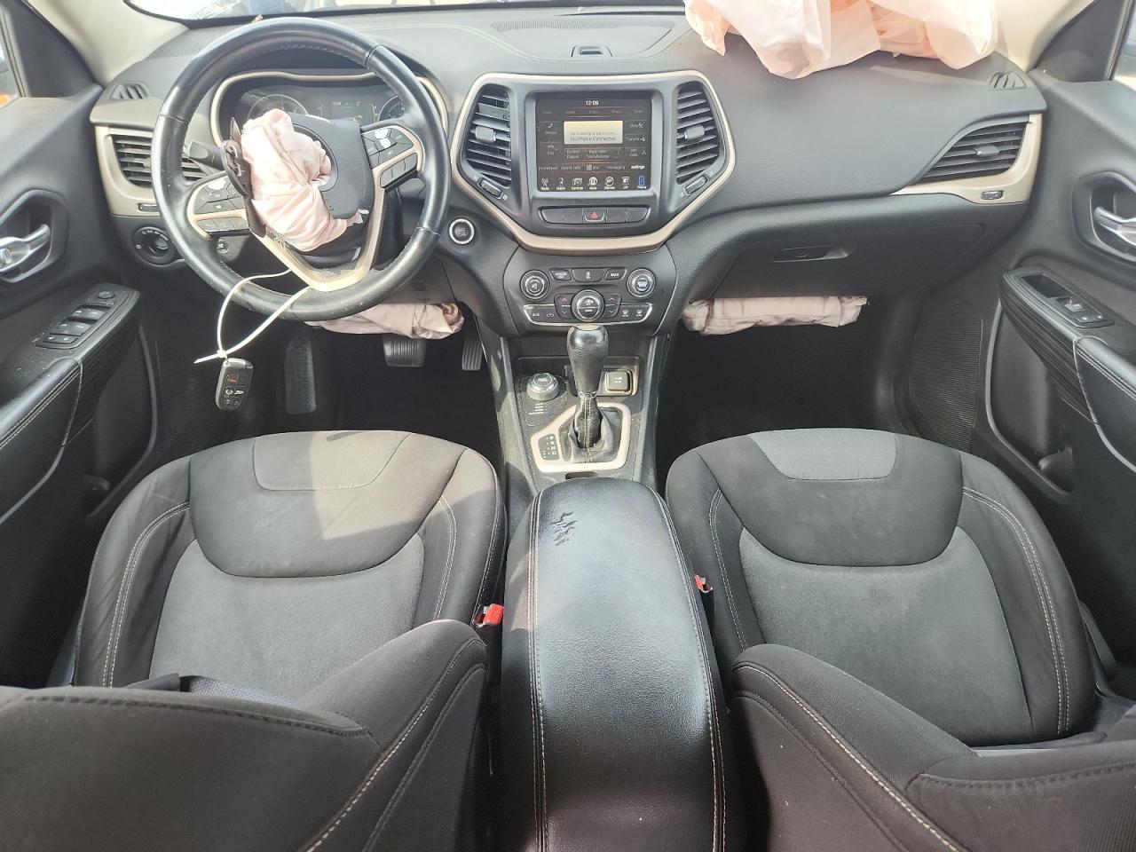 2014 Jeep Cherokee Latitude Silver vin: 1C4PJMCS3EW184144