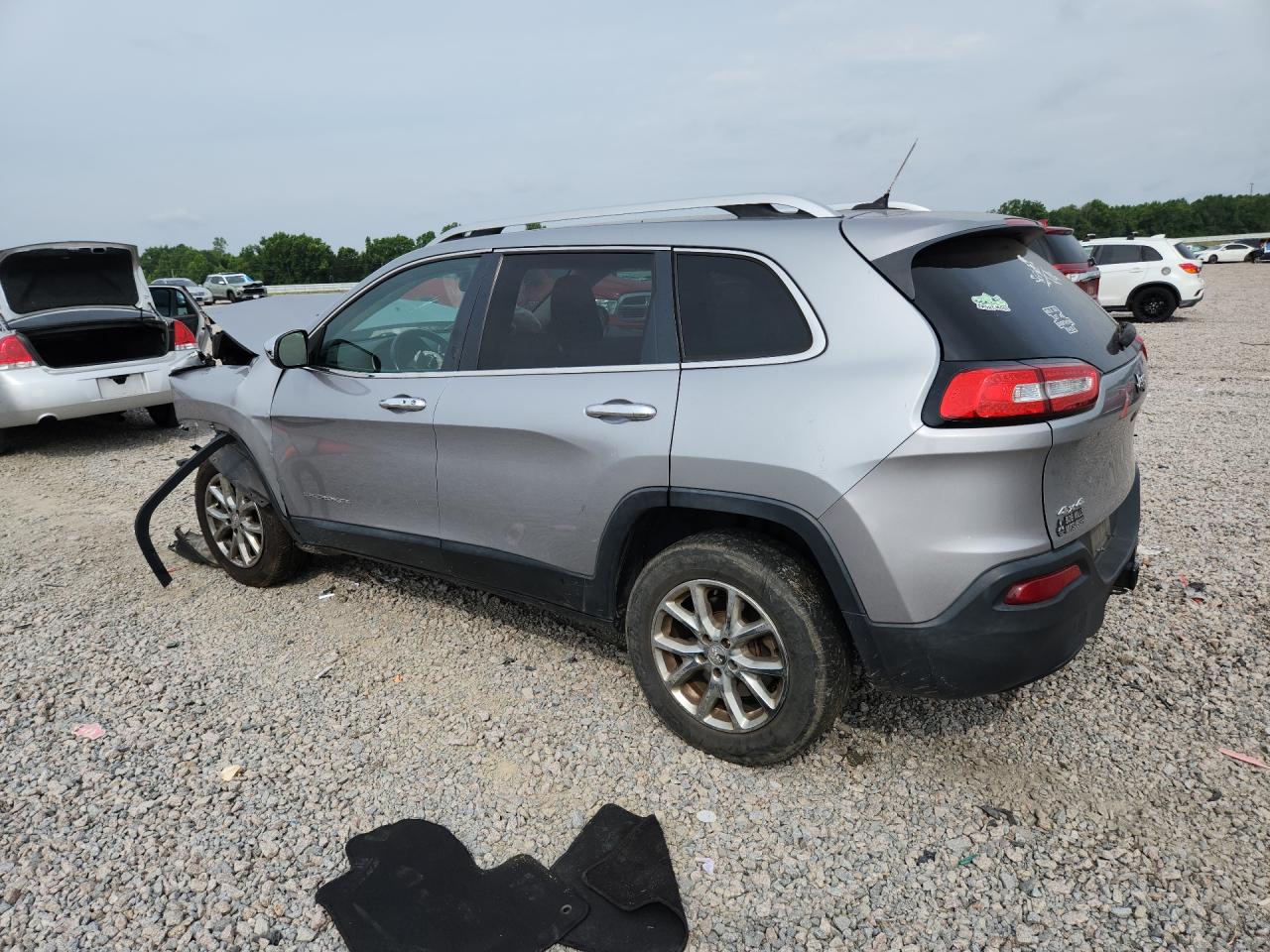 2014 Jeep Cherokee Latitude Silver vin: 1C4PJMCS3EW184144