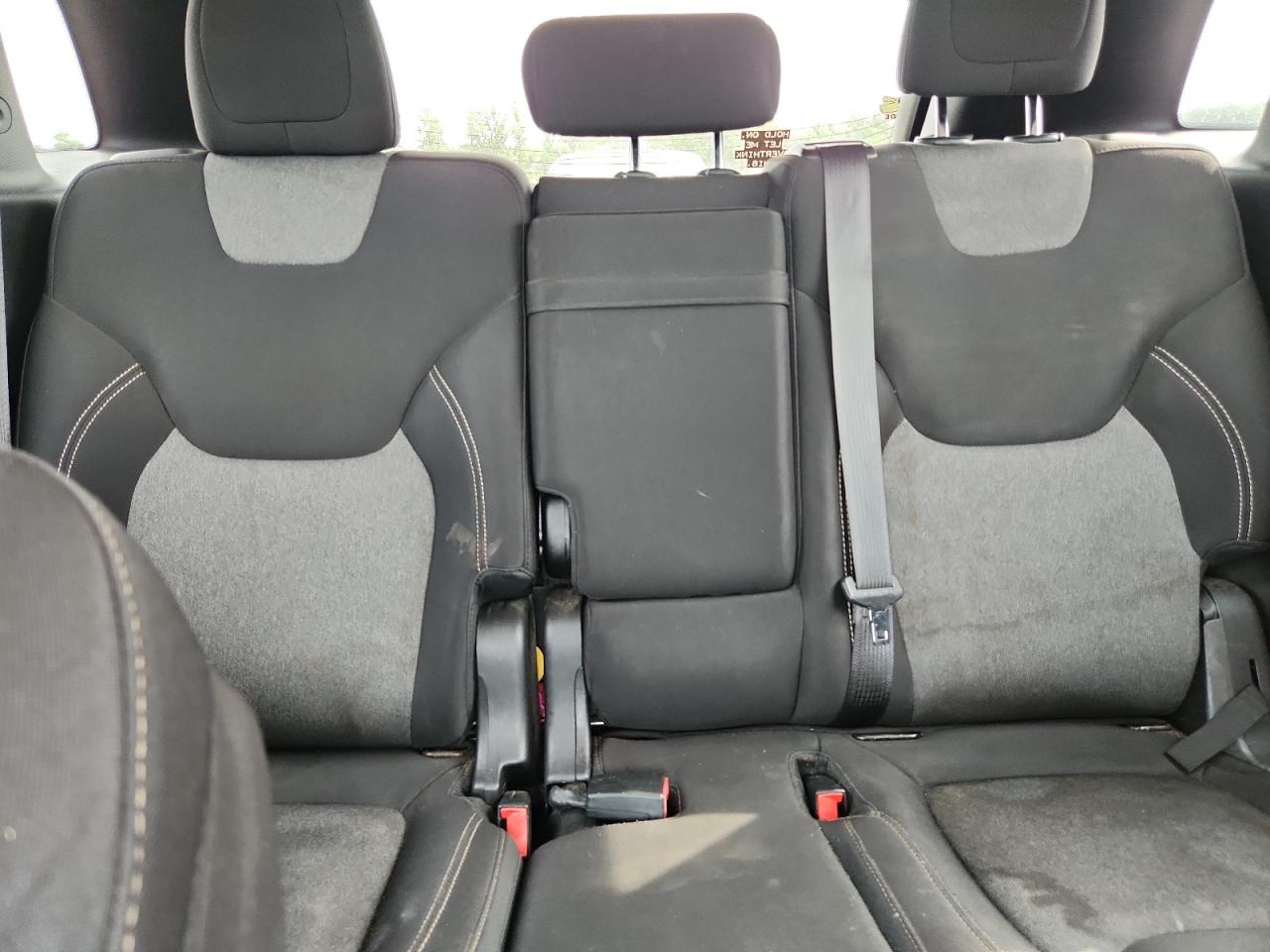 2014 Jeep Cherokee Latitude Silver vin: 1C4PJMCS3EW184144