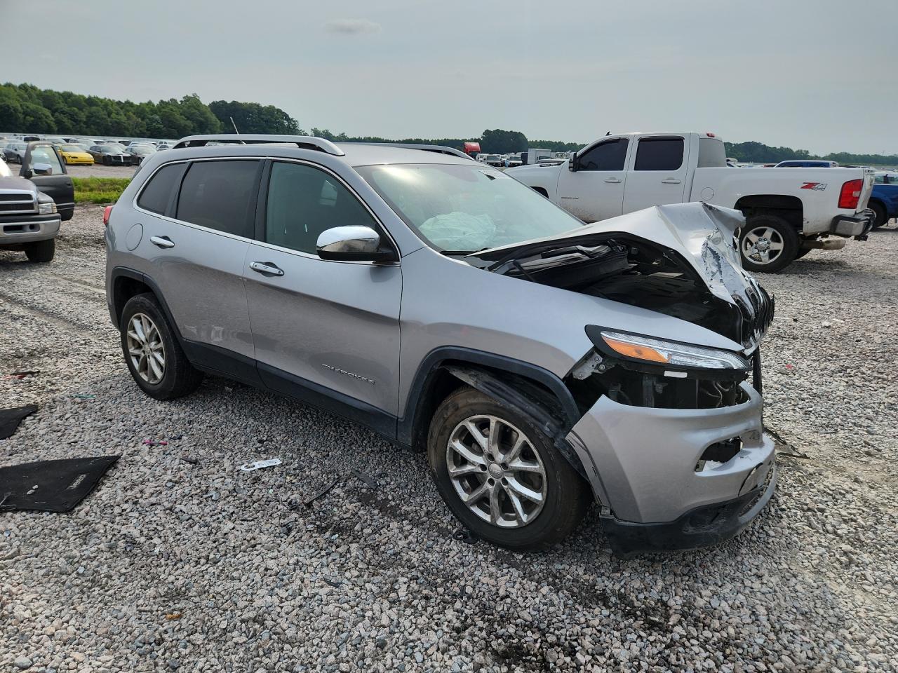 2014 Jeep Cherokee Latitude Silver vin: 1C4PJMCS3EW184144