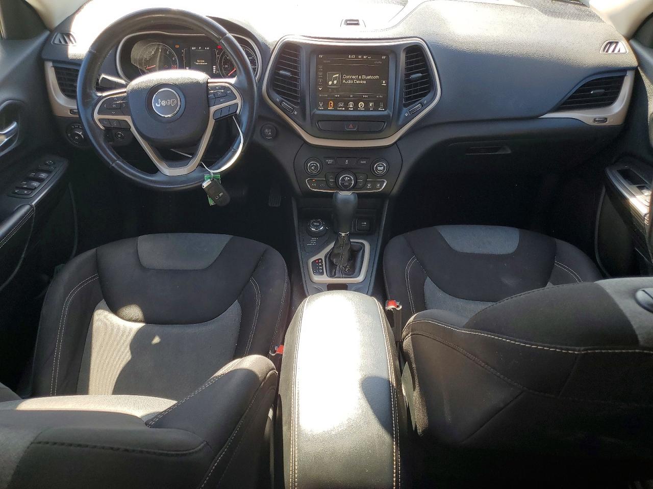2014 Jeep Cherokee Latitude White vin: 1C4PJMCS3EW193264