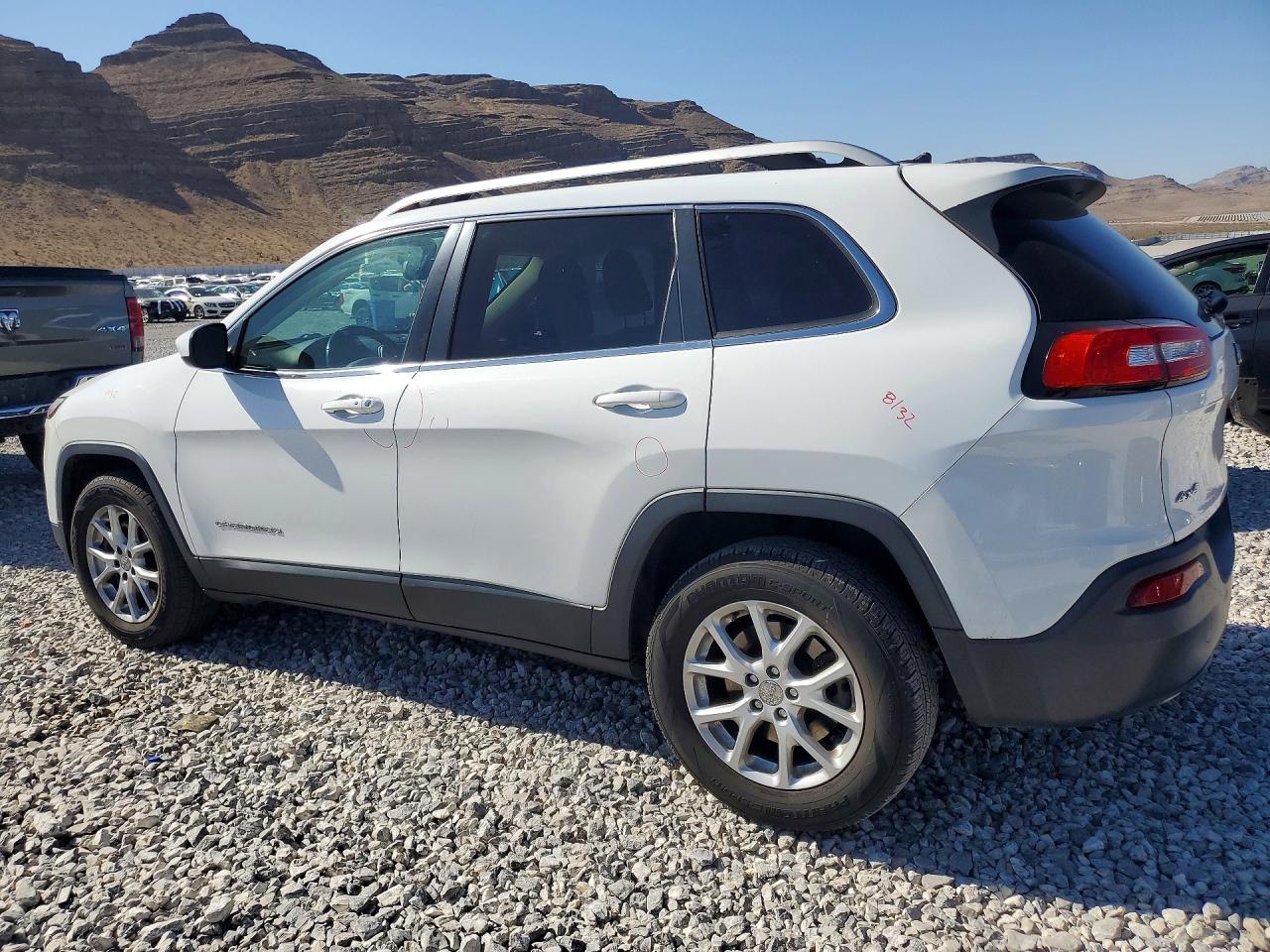 2014 Jeep Cherokee Latitude White vin: 1C4PJMCS3EW193264