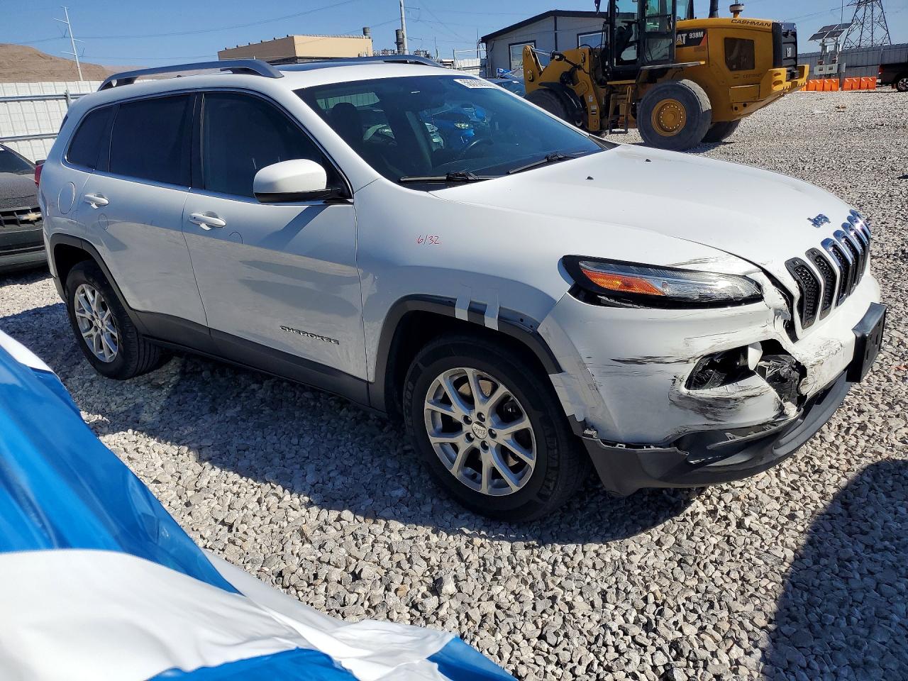 2014 Jeep Cherokee Latitude White vin: 1C4PJMCS3EW193264