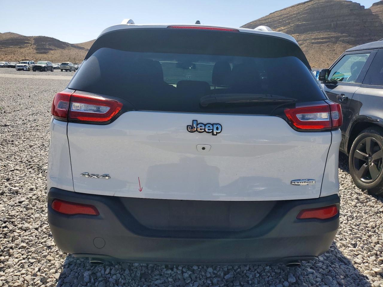 2014 Jeep Cherokee Latitude White vin: 1C4PJMCS3EW193264