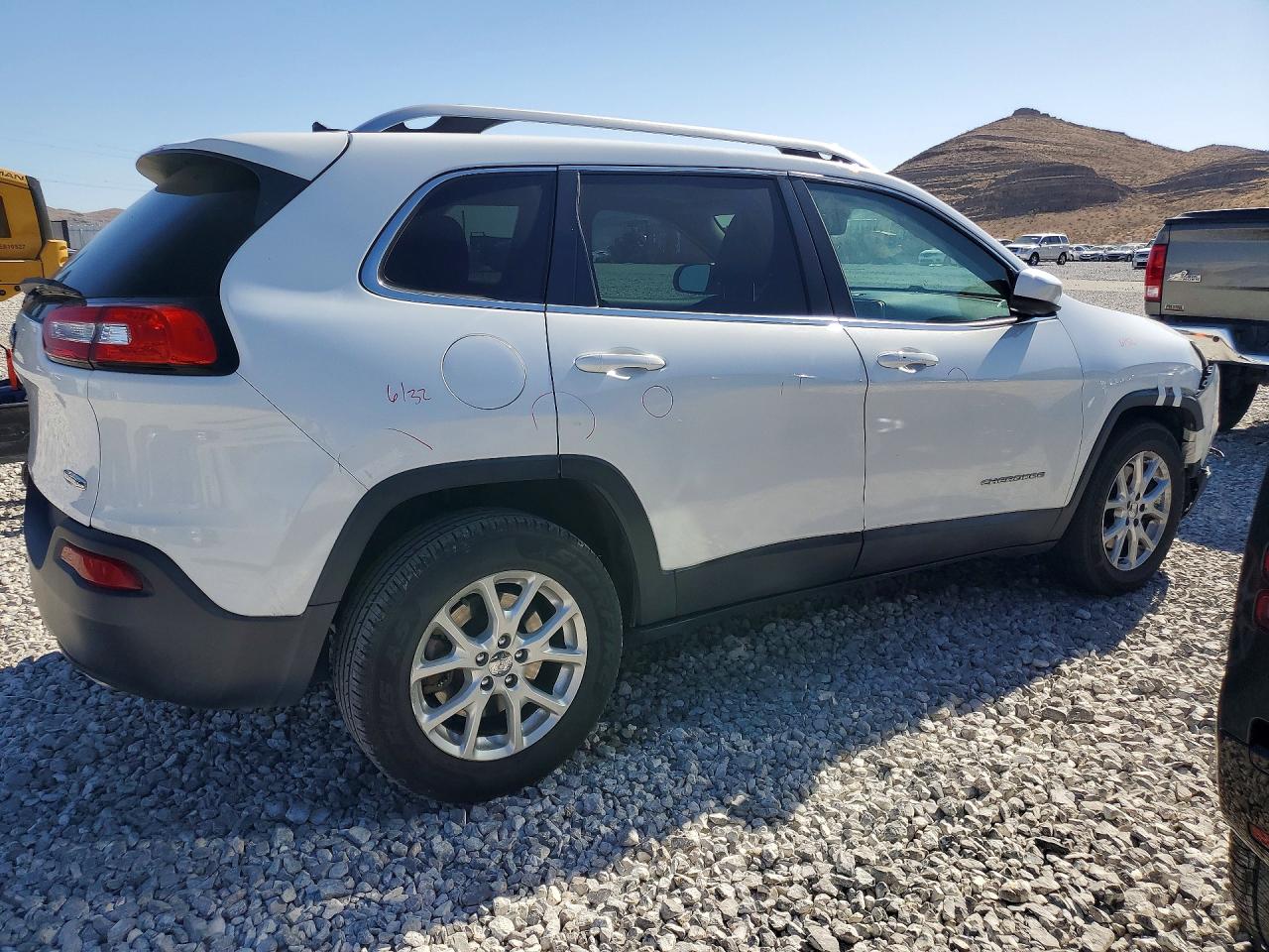 2014 Jeep Cherokee Latitude White vin: 1C4PJMCS3EW193264