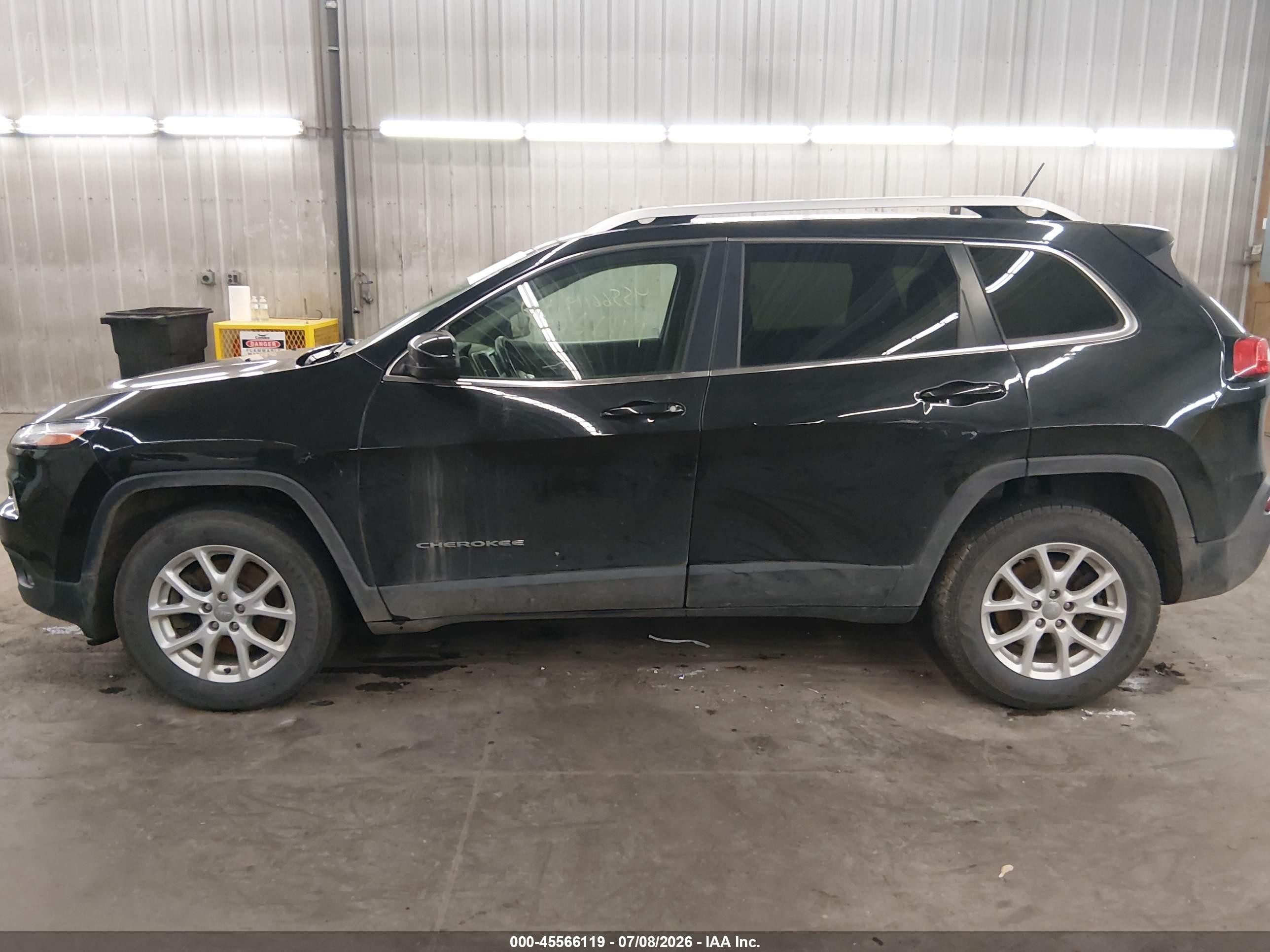 2014 Jeep Cherokee Latitude Black vin: 1C4PJMCS3EW225128