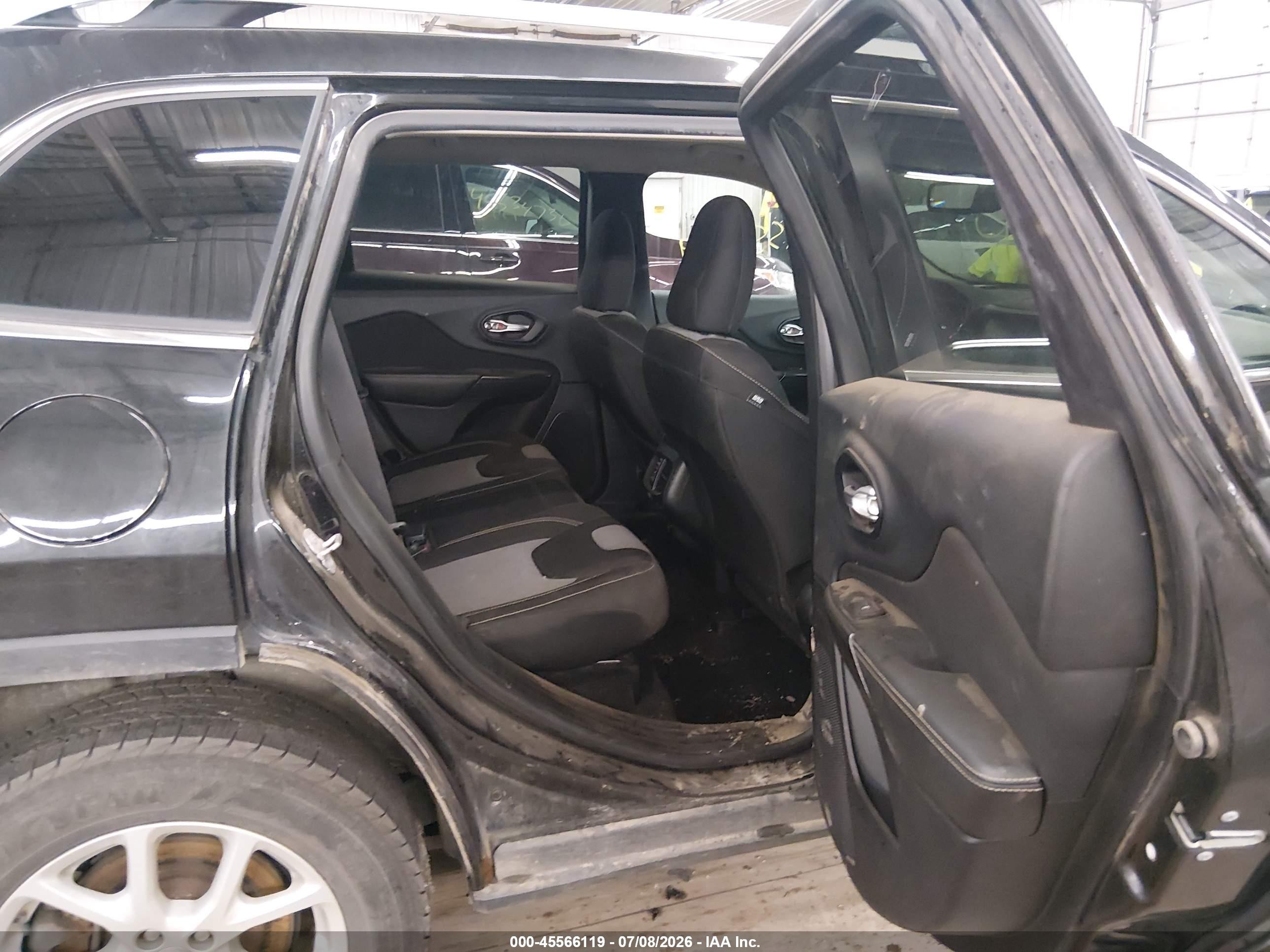 2014 Jeep Cherokee Latitude Black vin: 1C4PJMCS3EW225128