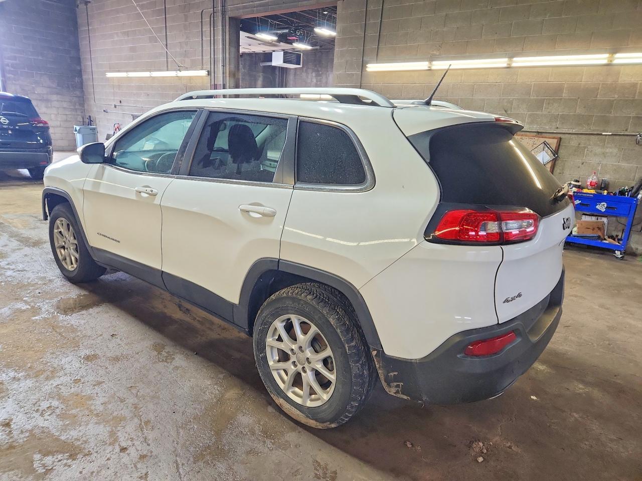 2014 Jeep Cherokee Latitude White vin: 1C4PJMCS3EW226358