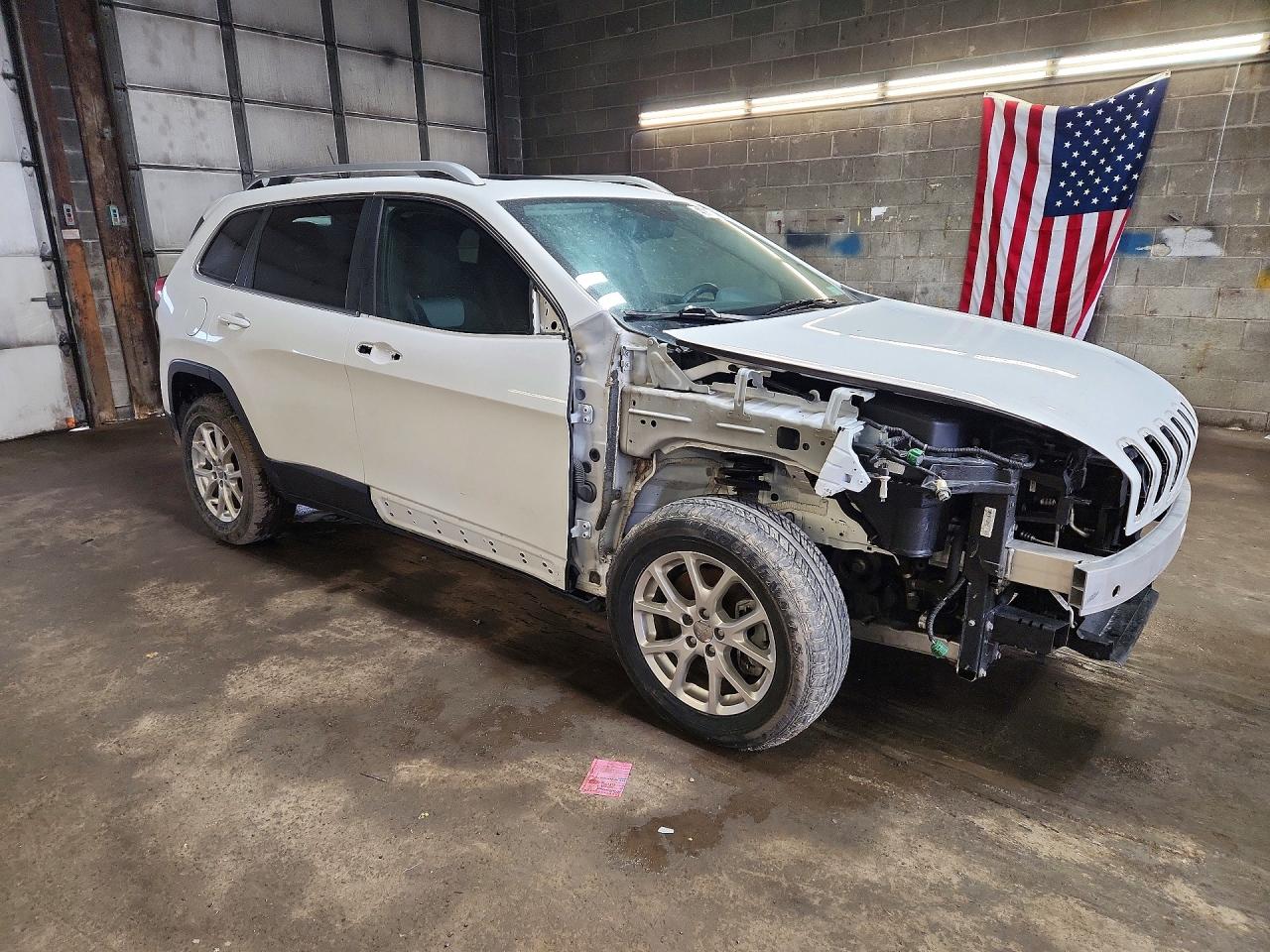 2014 Jeep Cherokee Latitude White vin: 1C4PJMCS3EW226358