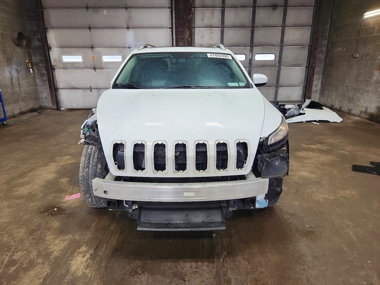 2014 Jeep Cherokee Latitude White vin: 1C4PJMCS3EW226358