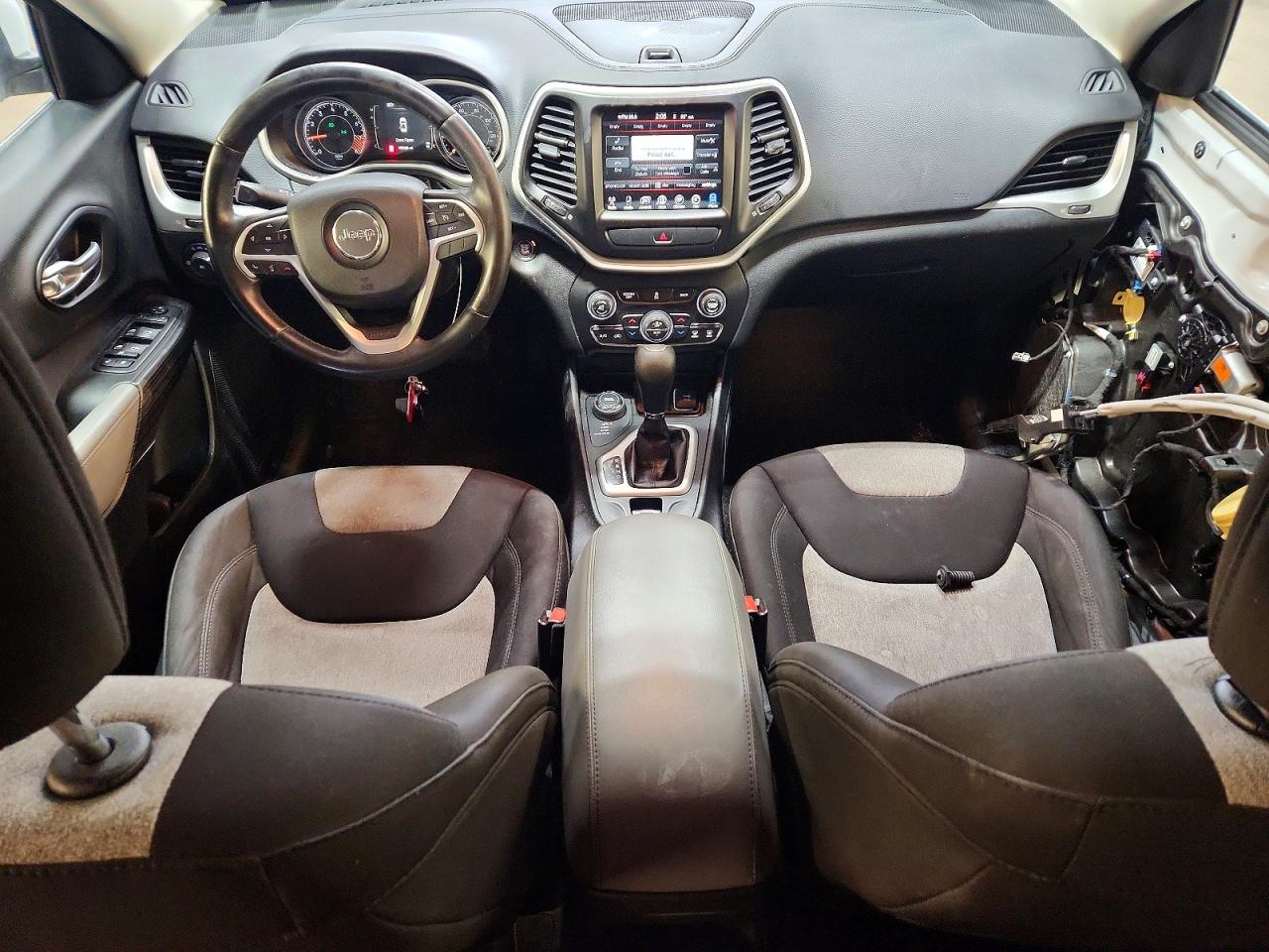 2014 Jeep Cherokee Latitude White vin: 1C4PJMCS3EW226358