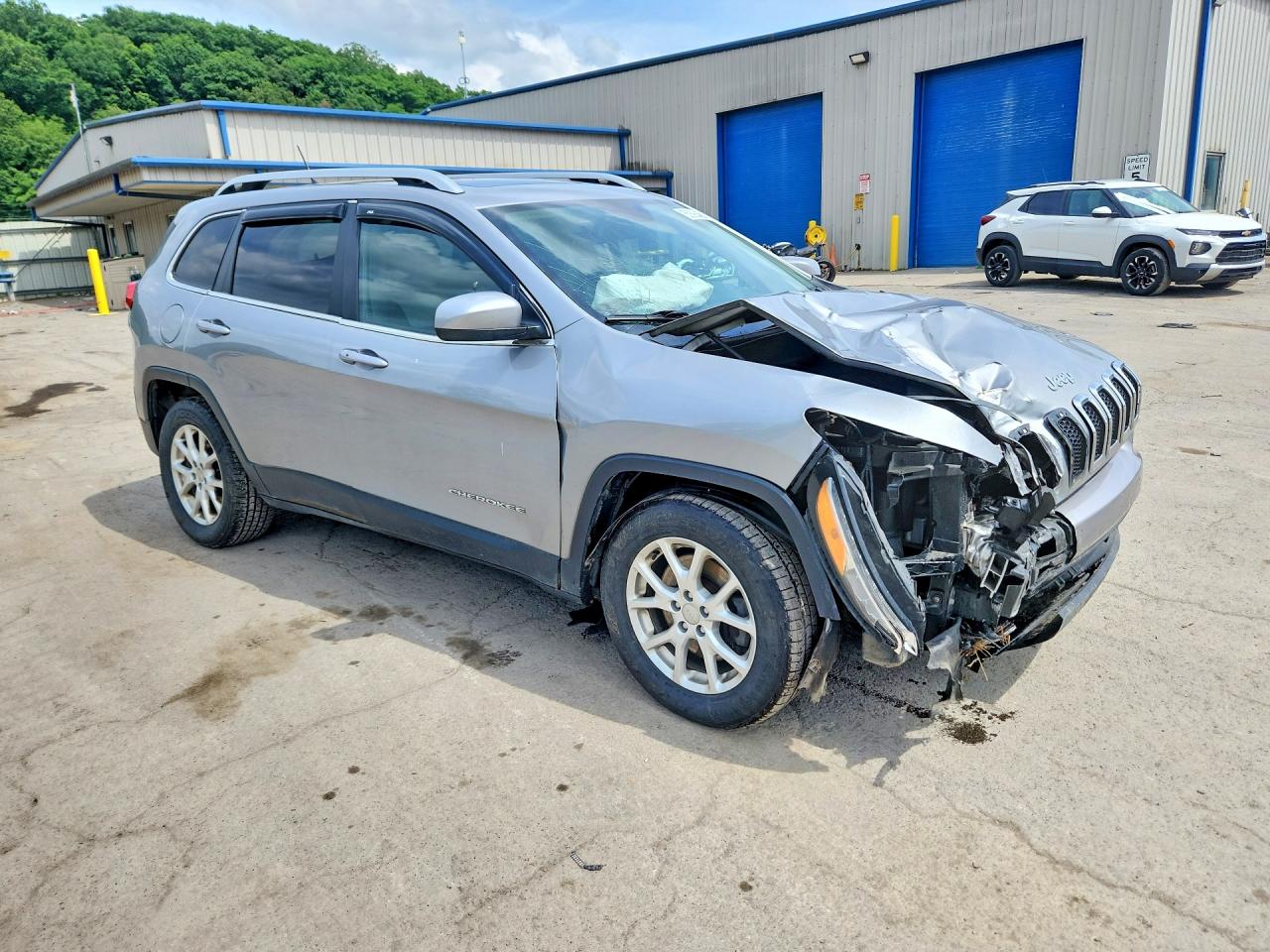 2014 Jeep Cherokee Latitude Серебряный vin: 1C4PJMCS3EW265290