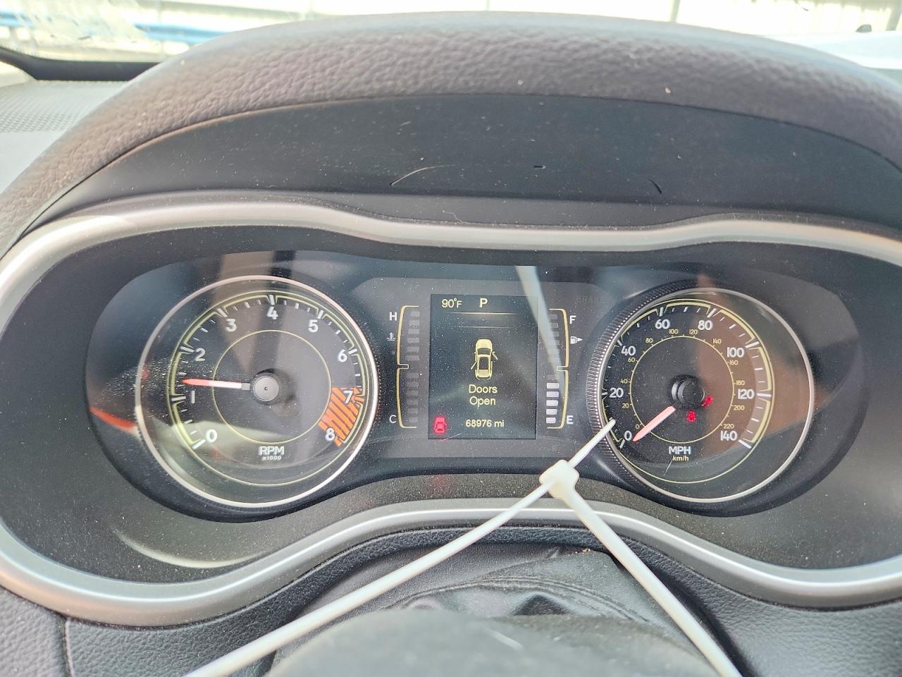 2014 Jeep Cherokee Latitude Серебряный vin: 1C4PJMCS3EW265290