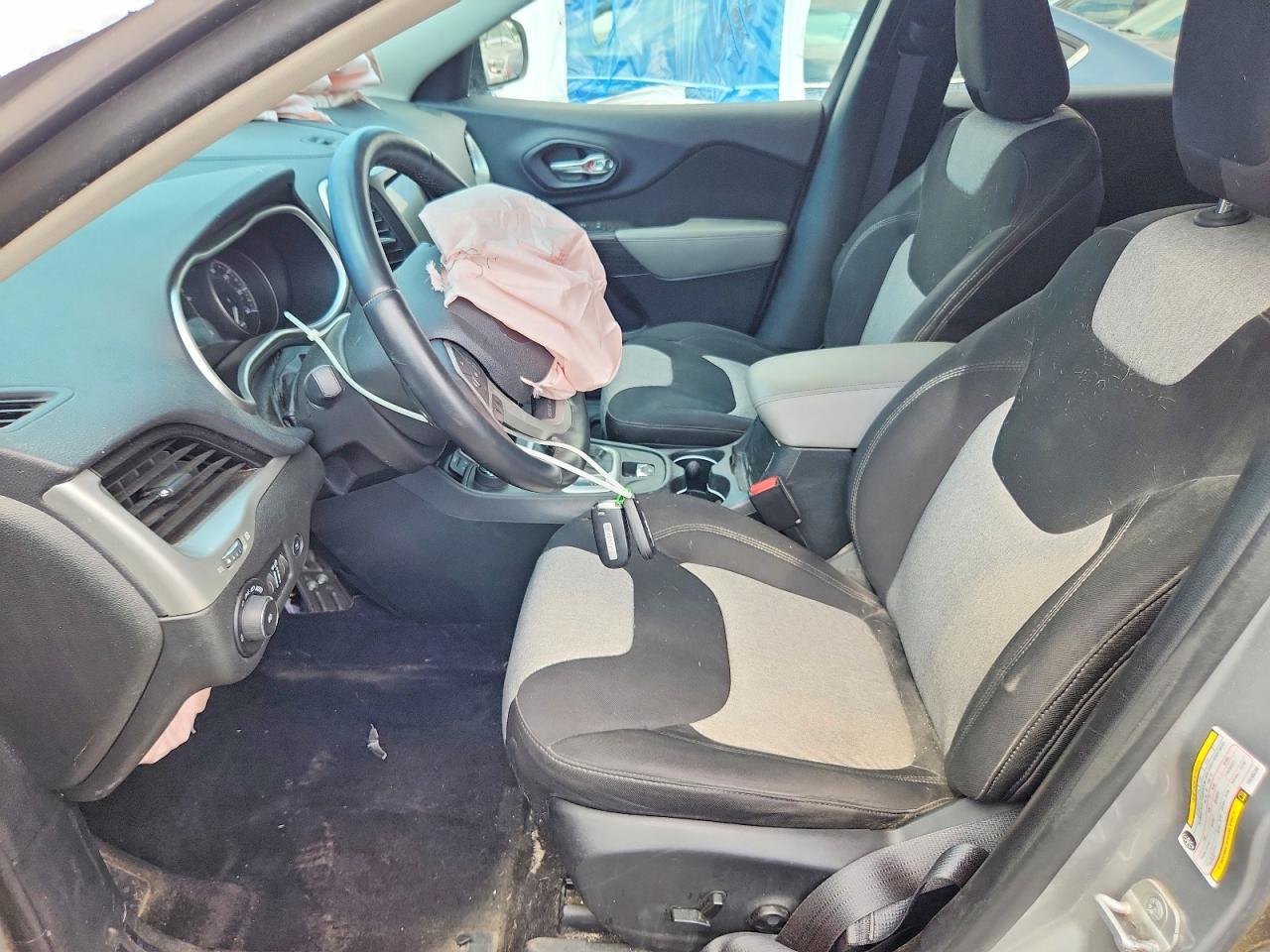 2014 Jeep Cherokee Latitude Серебряный vin: 1C4PJMCS3EW265290
