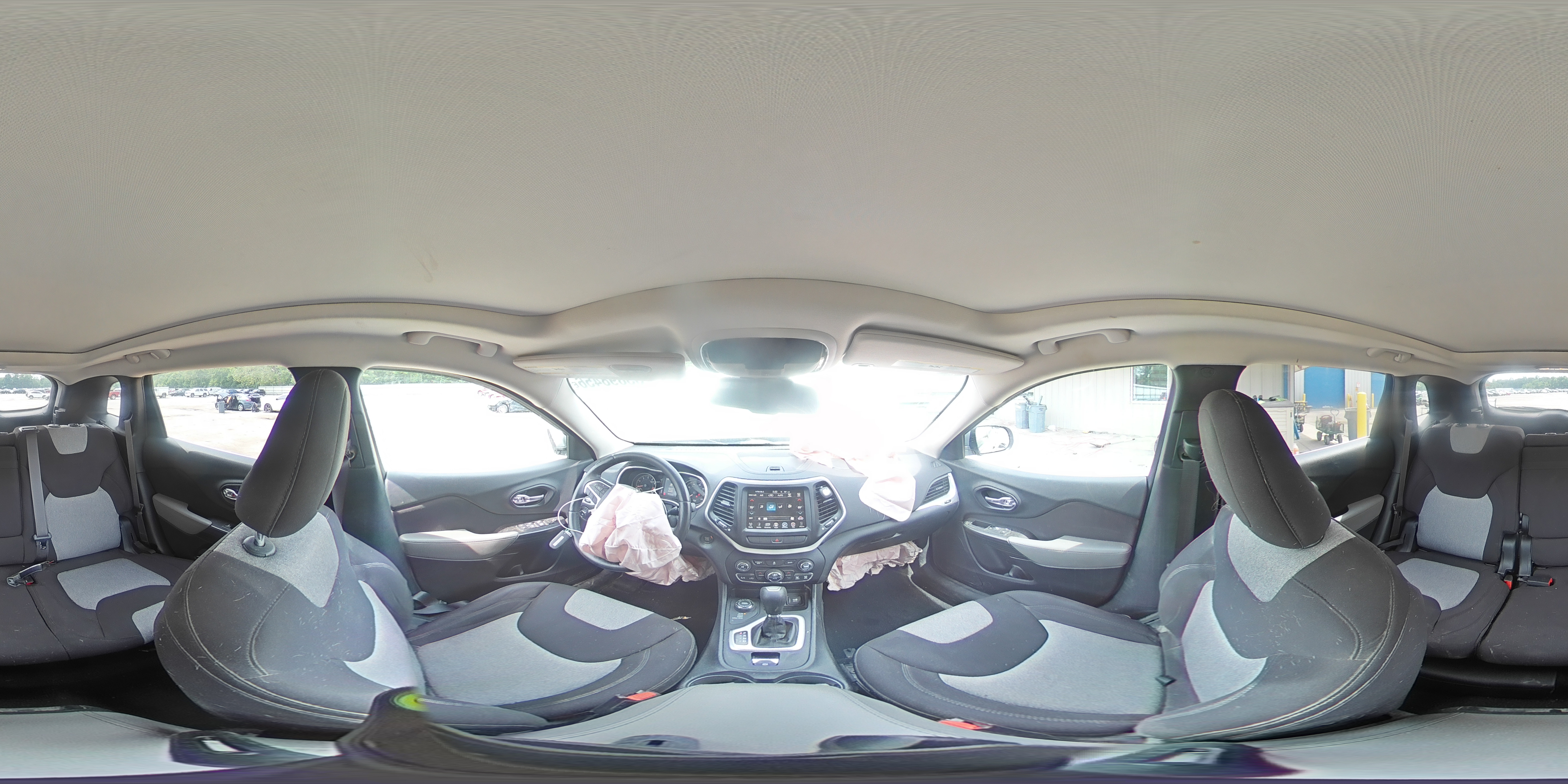 2014 Jeep Cherokee Latitude Серебряный vin: 1C4PJMCS3EW265290