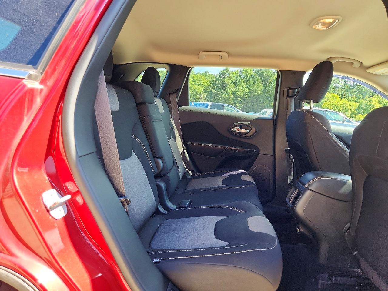 2014 Jeep Cherokee Latitude Burgundy vin: 1C4PJMCS3EW296894