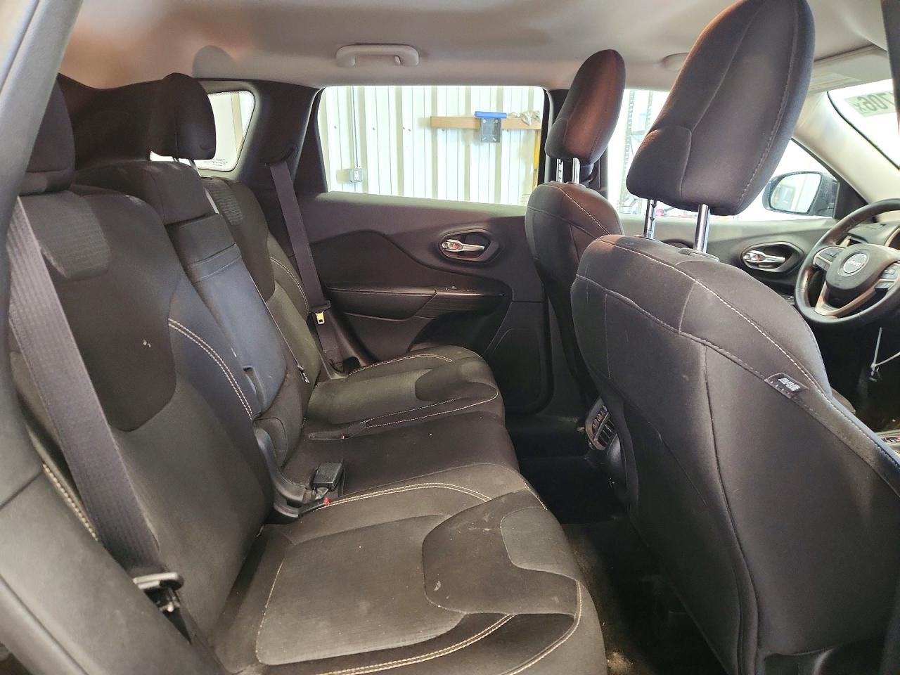2015 Jeep Cherokee Latitude Black vin: 1C4PJMCS3FW529884