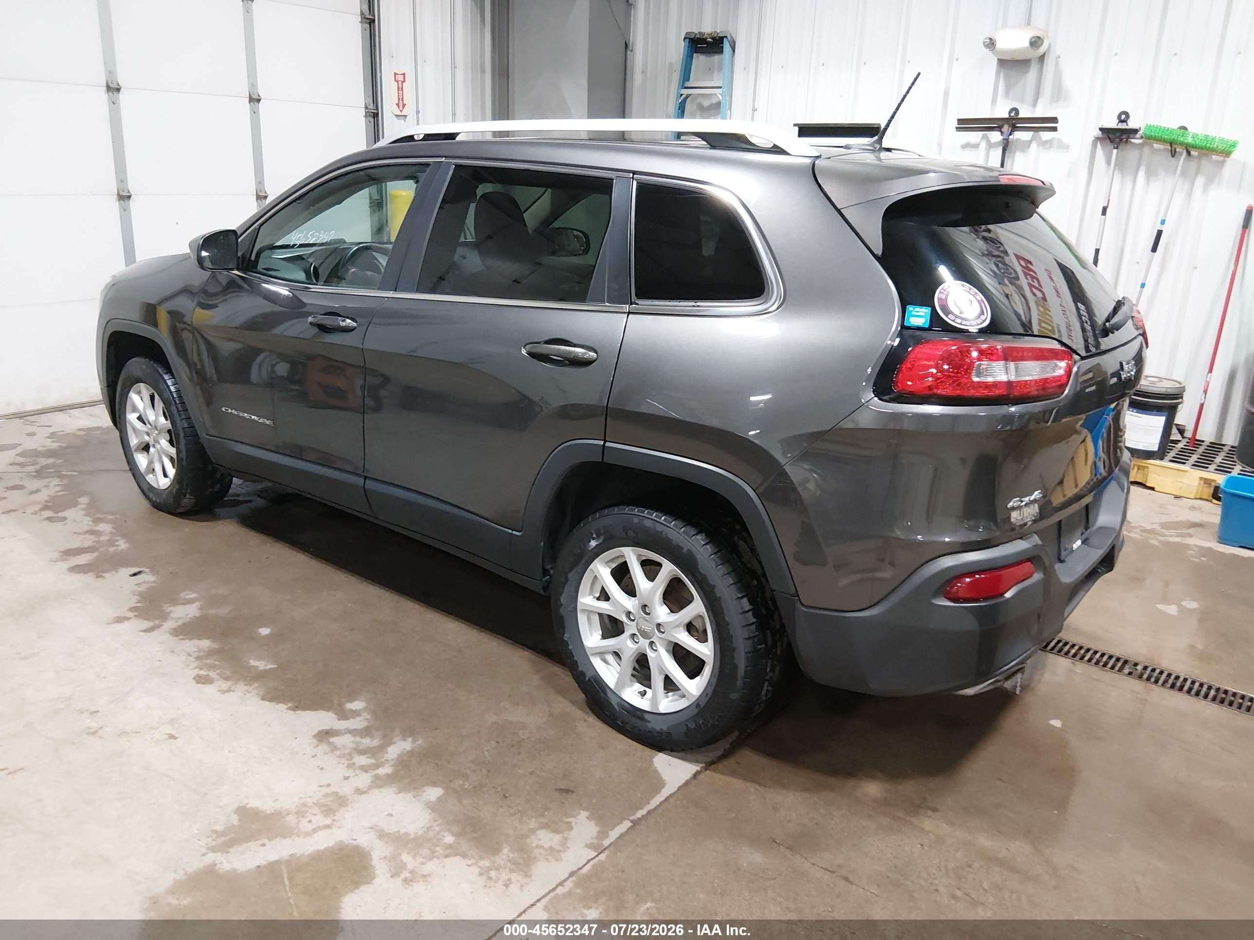 2015 Jeep Cherokee Latitude Black vin: 1C4PJMCS3FW530145