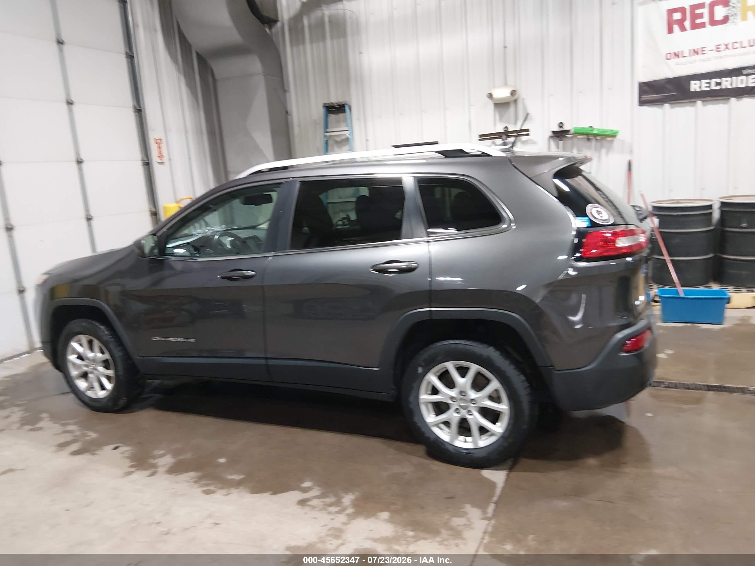 2015 Jeep Cherokee Latitude Black vin: 1C4PJMCS3FW530145