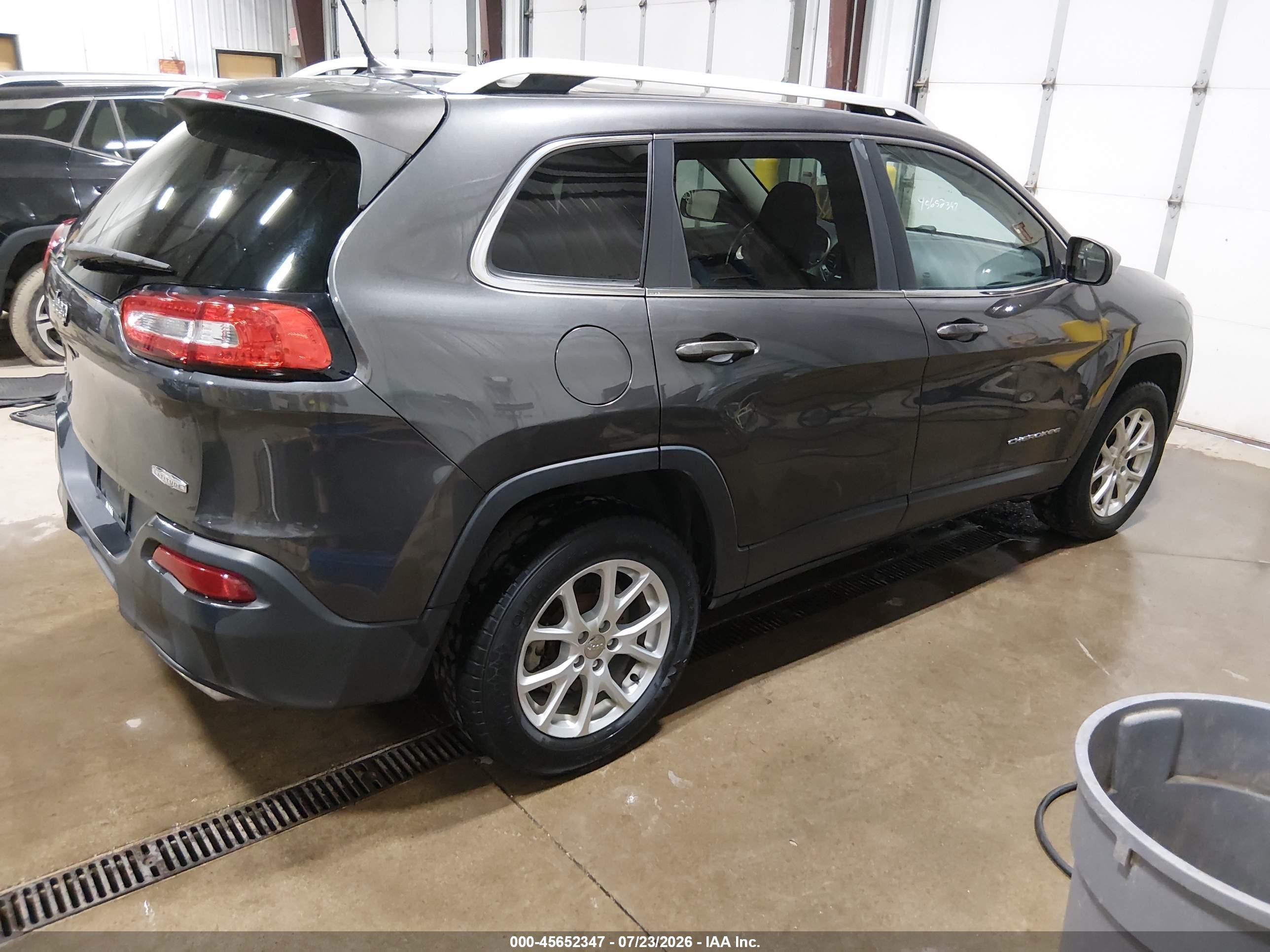 2015 Jeep Cherokee Latitude Black vin: 1C4PJMCS3FW530145
