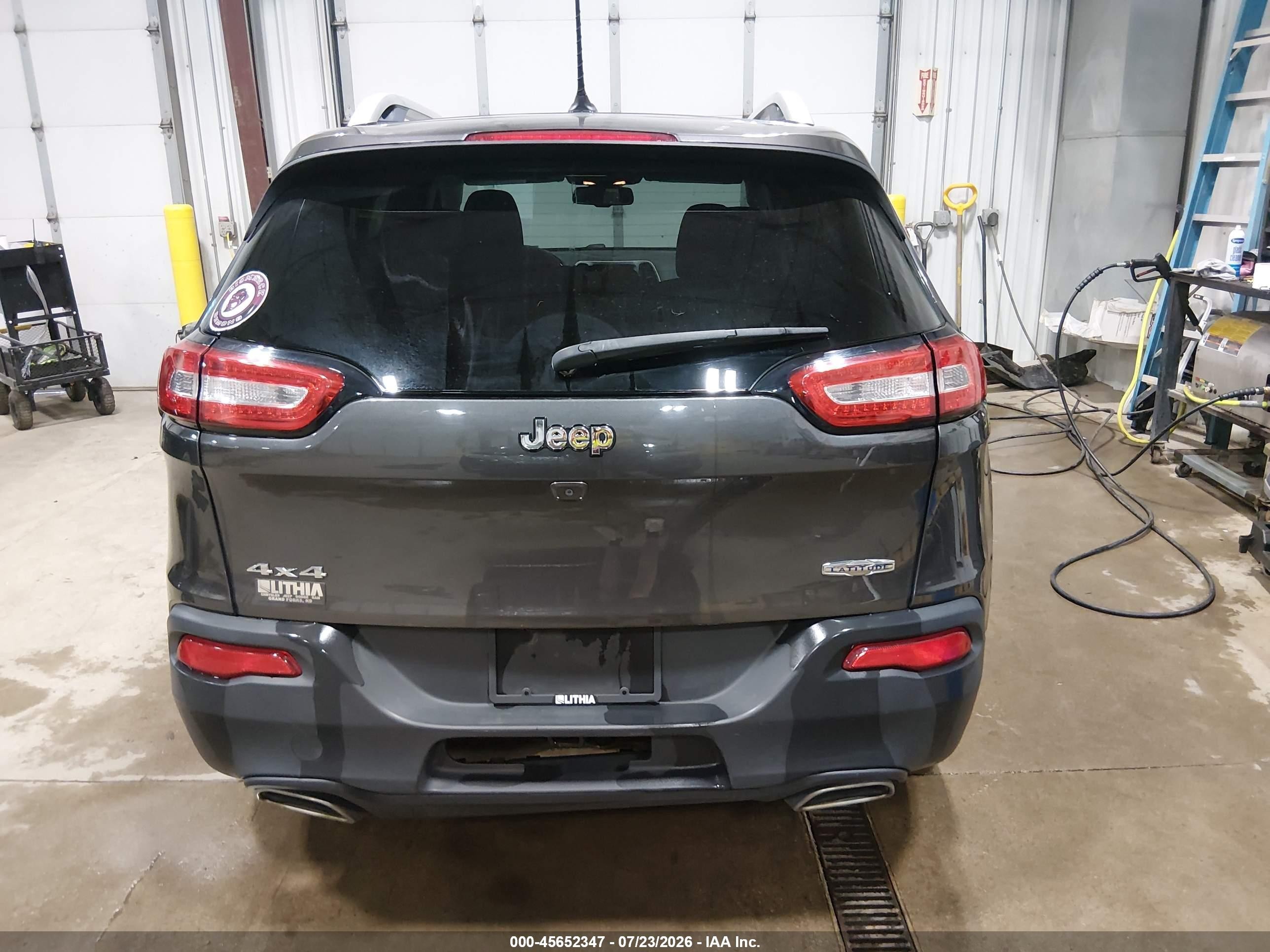 2015 Jeep Cherokee Latitude Black vin: 1C4PJMCS3FW530145