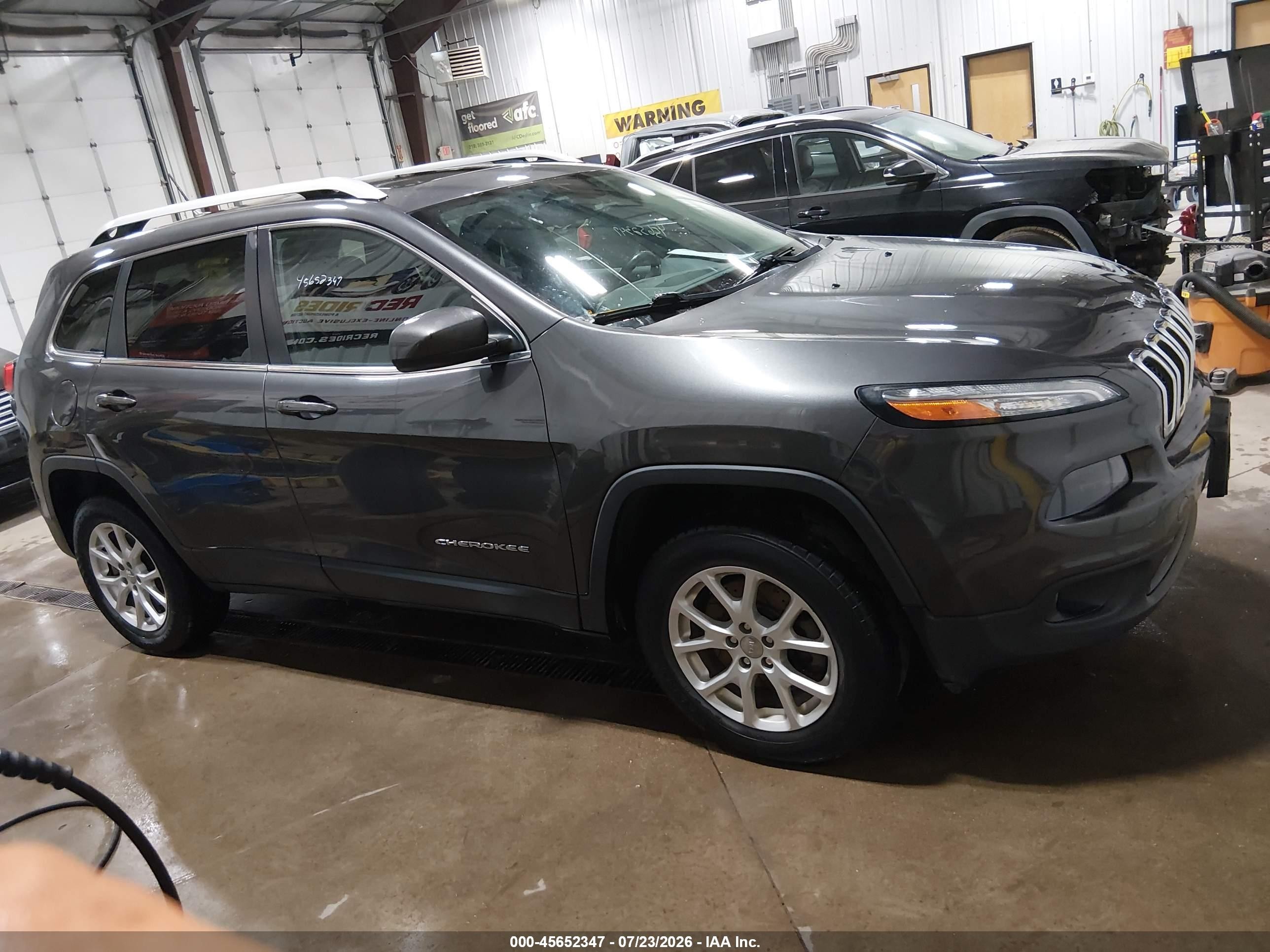 2015 Jeep Cherokee Latitude Black vin: 1C4PJMCS3FW530145