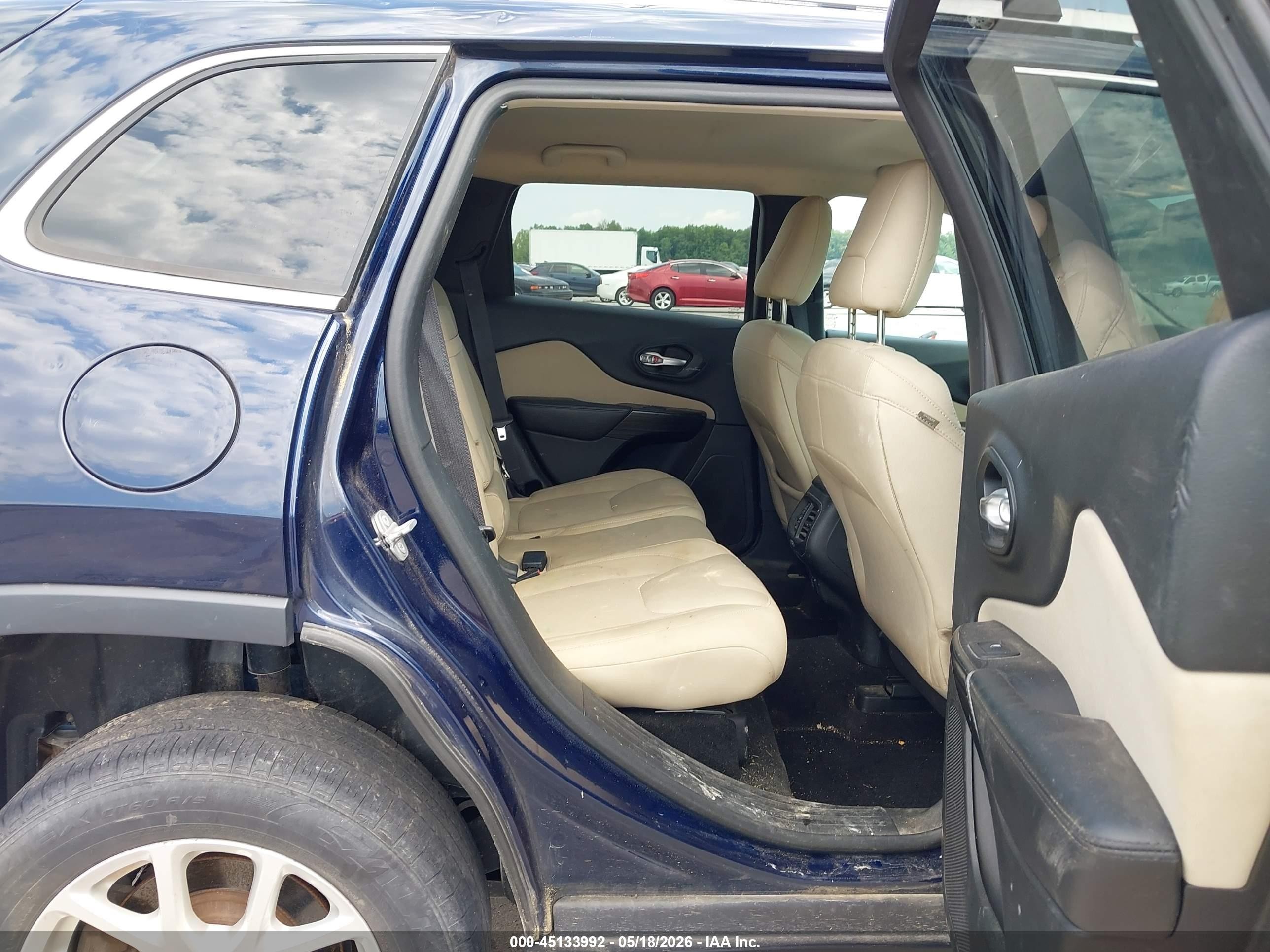 2015 Jeep Cherokee Latitude Blue vin: 1C4PJMCS3FW541436