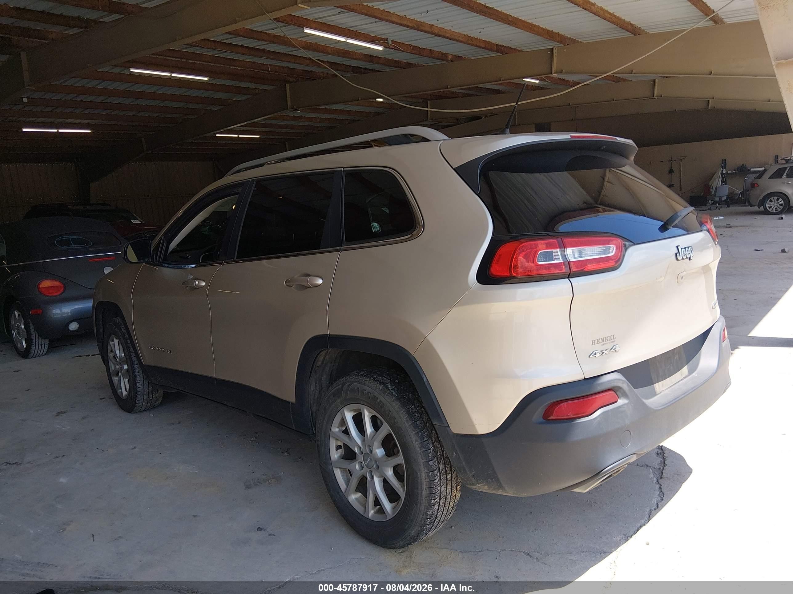 2015 Jeep Cherokee Latitude Gold vin: 1C4PJMCS3FW544823