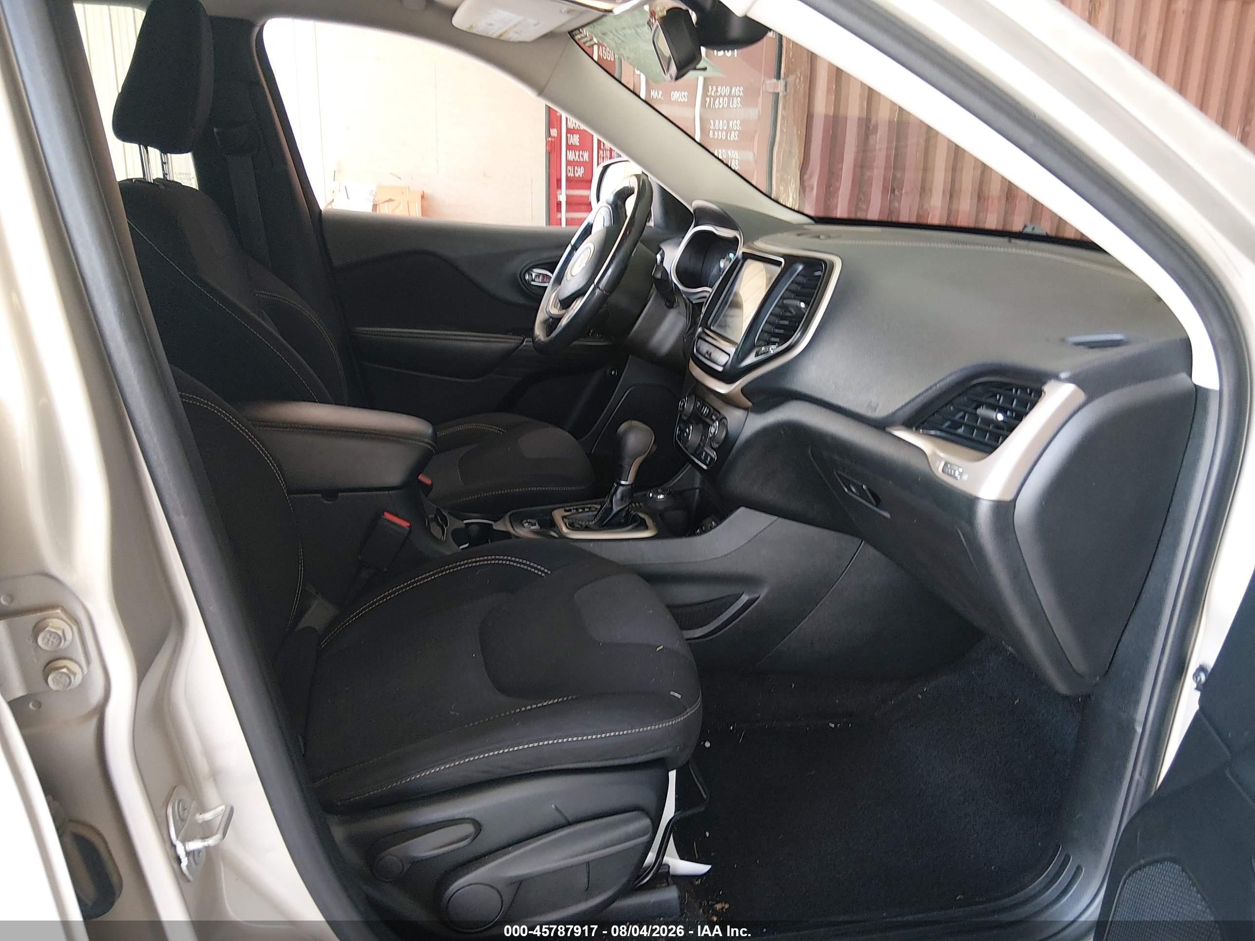 2015 Jeep Cherokee Latitude Gold vin: 1C4PJMCS3FW544823