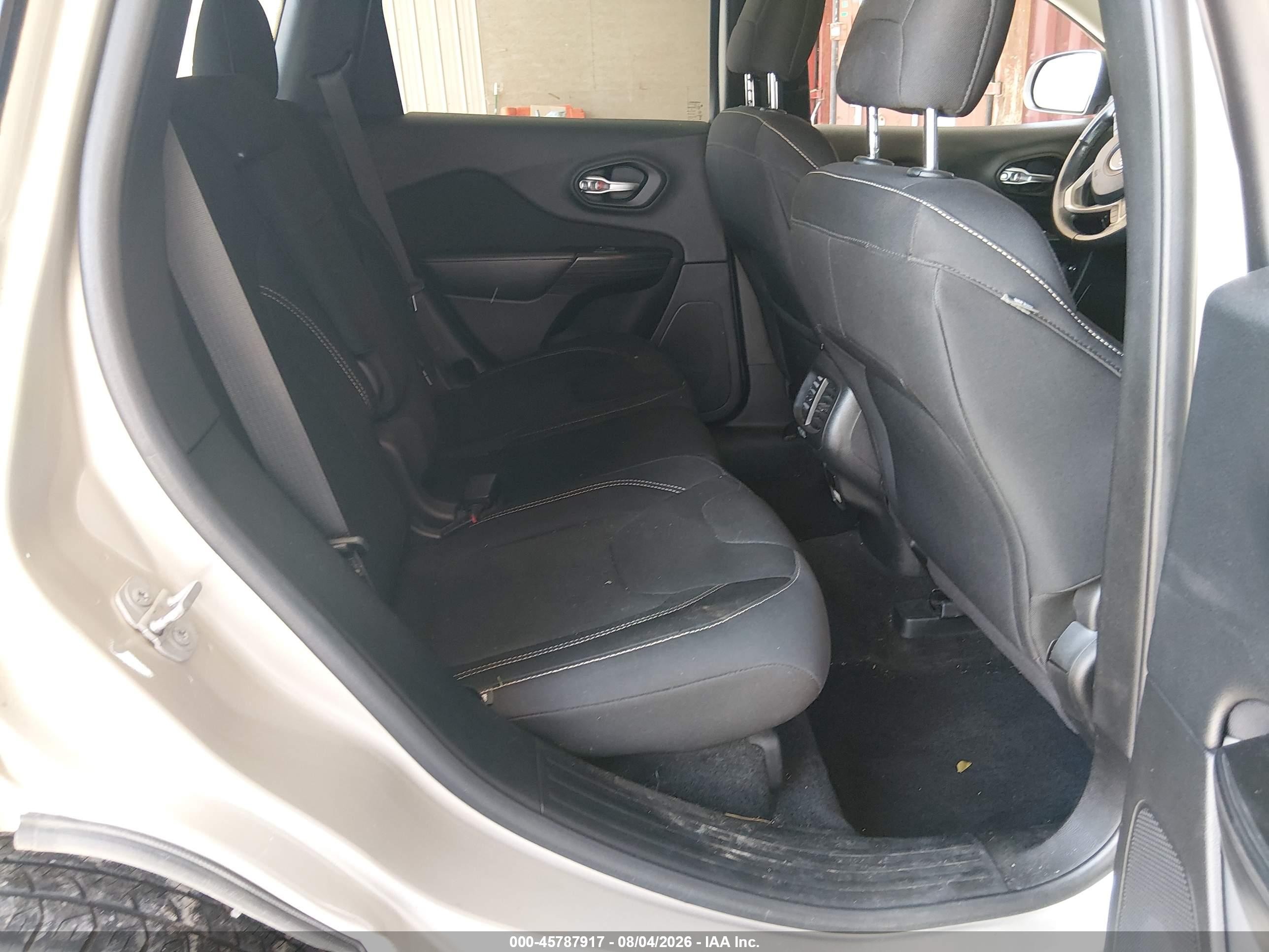 2015 Jeep Cherokee Latitude Gold vin: 1C4PJMCS3FW544823