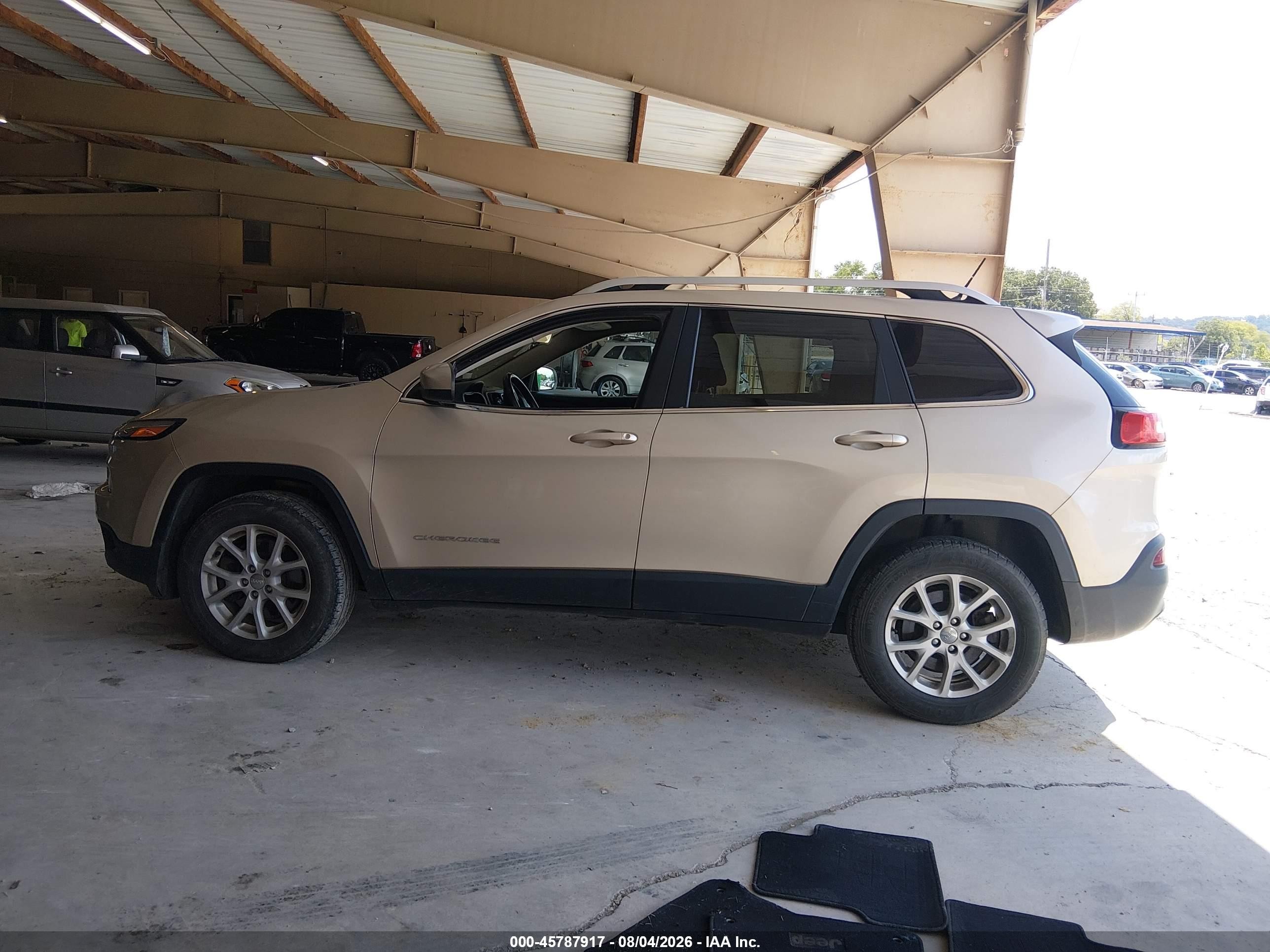 2015 Jeep Cherokee Latitude Gold vin: 1C4PJMCS3FW544823
