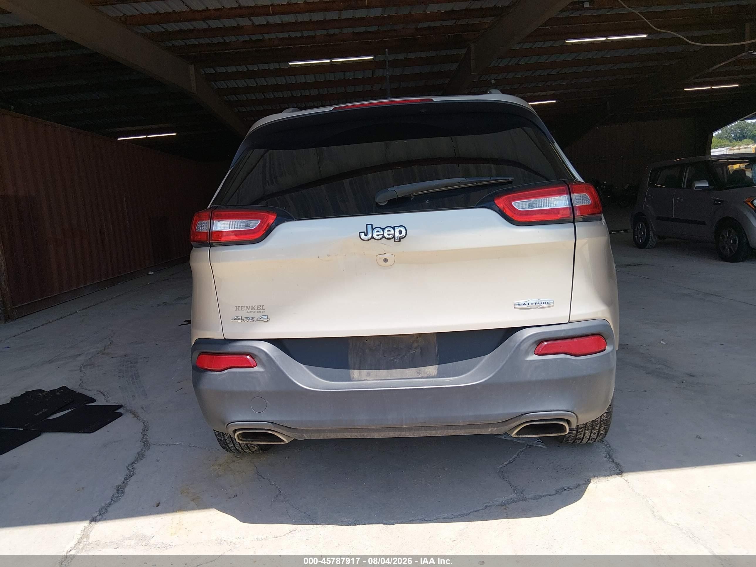 2015 Jeep Cherokee Latitude Gold vin: 1C4PJMCS3FW544823
