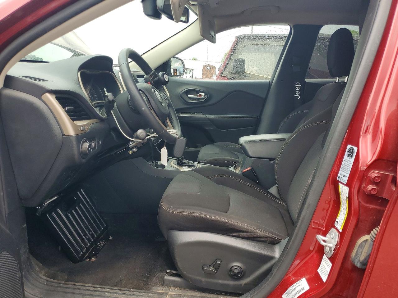 2015 Jeep Cherokee Latitude Red vin: 1C4PJMCS3FW546488