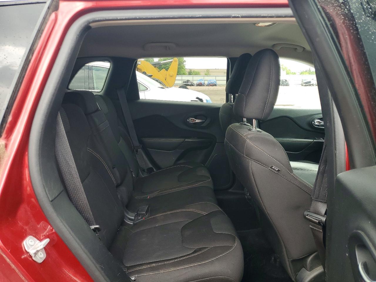 2015 Jeep Cherokee Latitude Red vin: 1C4PJMCS3FW546488