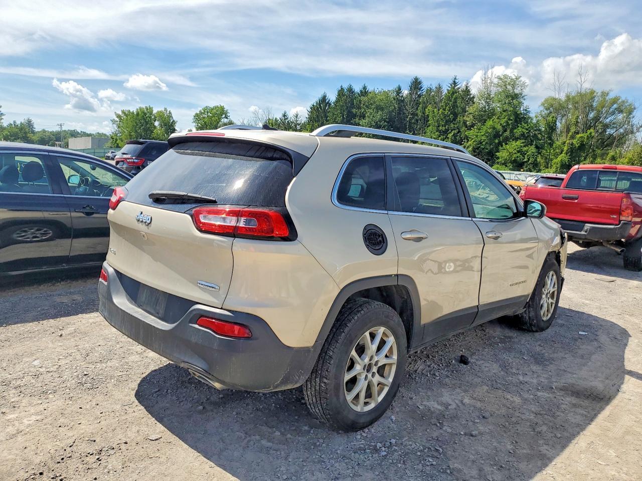 2015 Jeep Cherokee Latitude Tan vin: 1C4PJMCS3FW546636