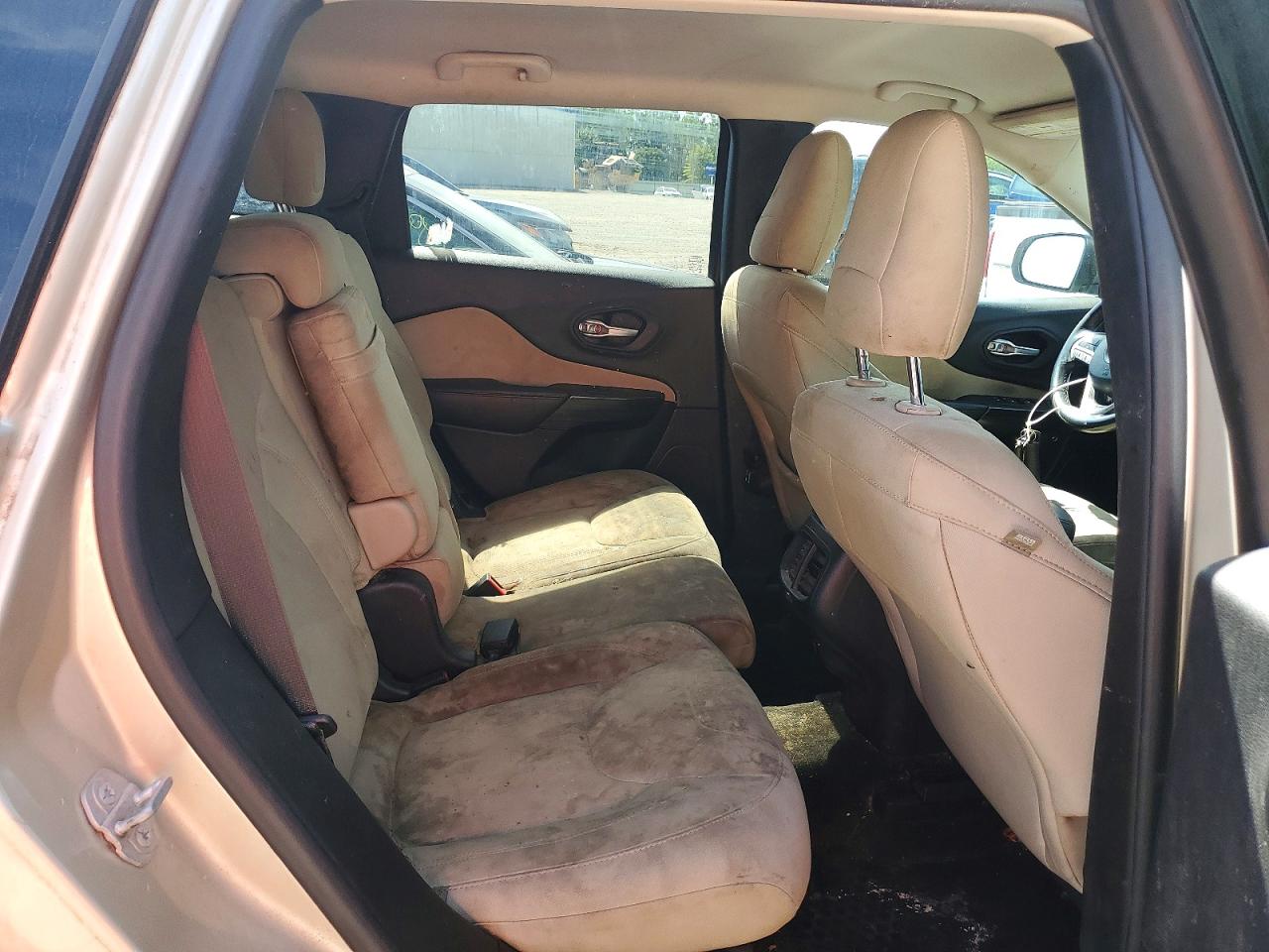 2015 Jeep Cherokee Latitude Tan vin: 1C4PJMCS3FW546636