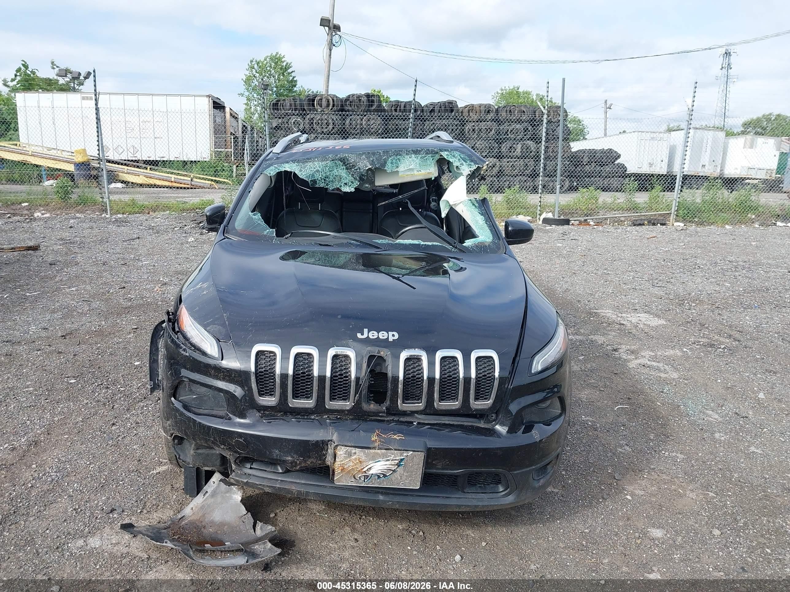 2015 Jeep Cherokee Latitude Black vin: 1C4PJMCS3FW577854